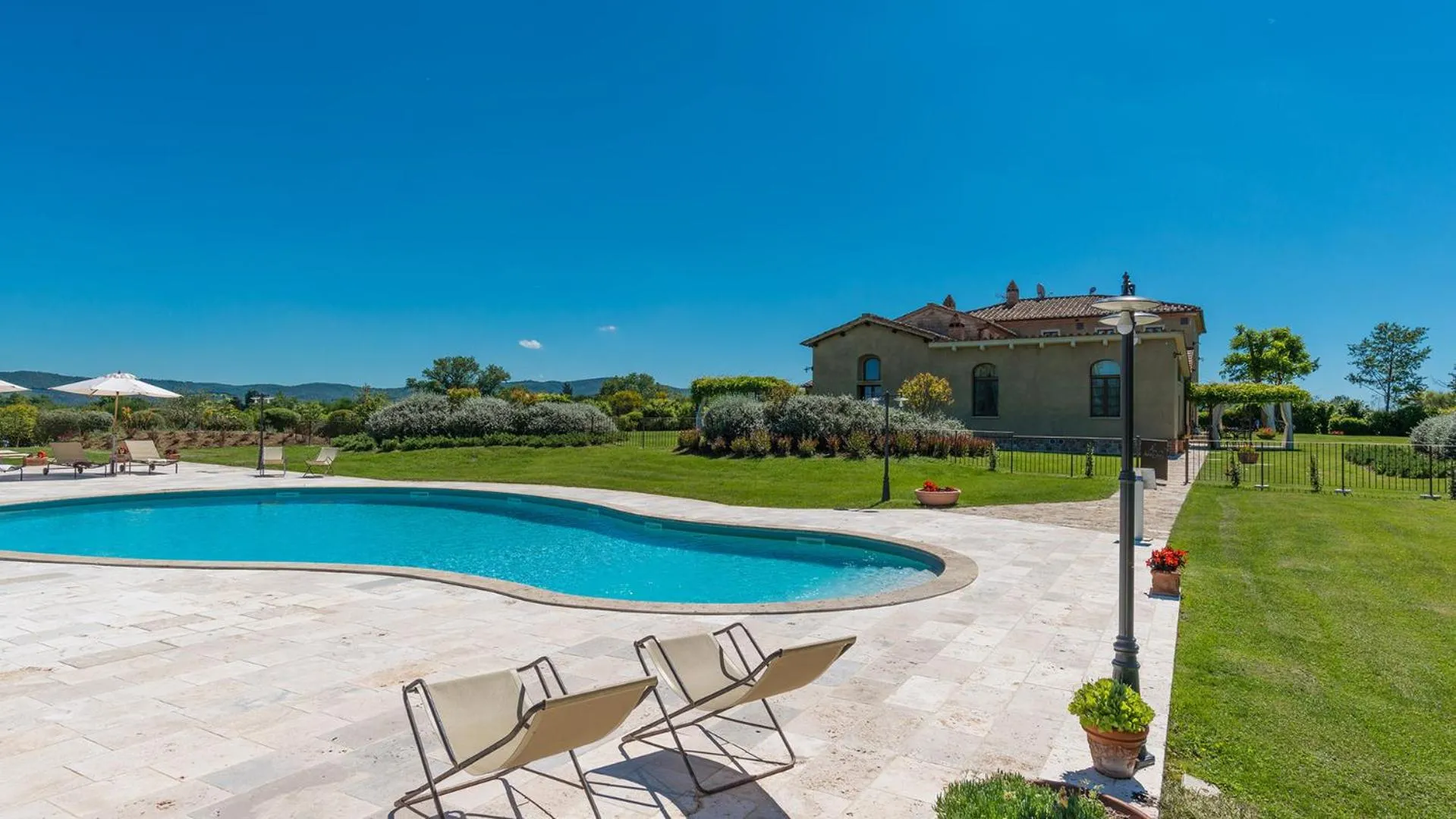 Villa Le Chiarne 22, Emma Villas
