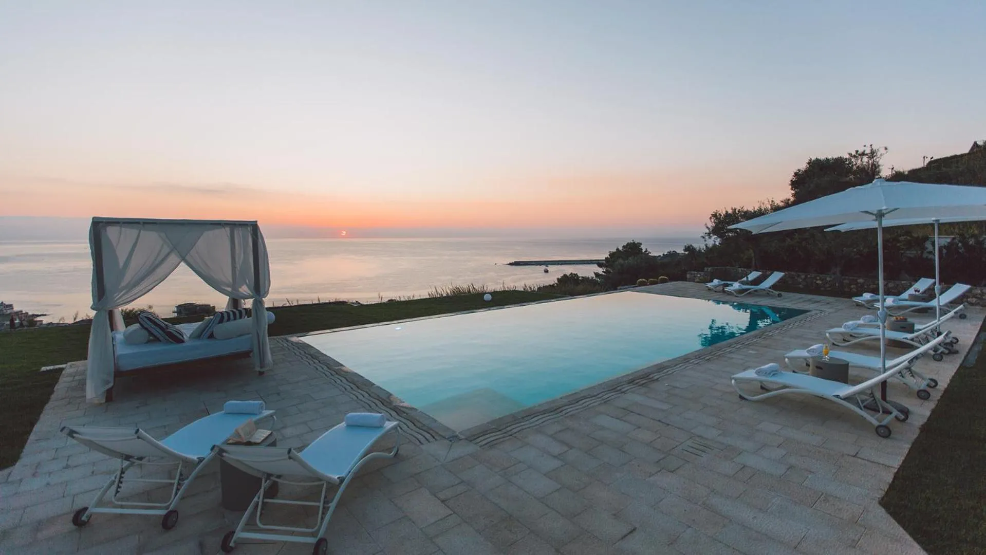 Swimming pool in Villa Triscele 10, Emma Villas