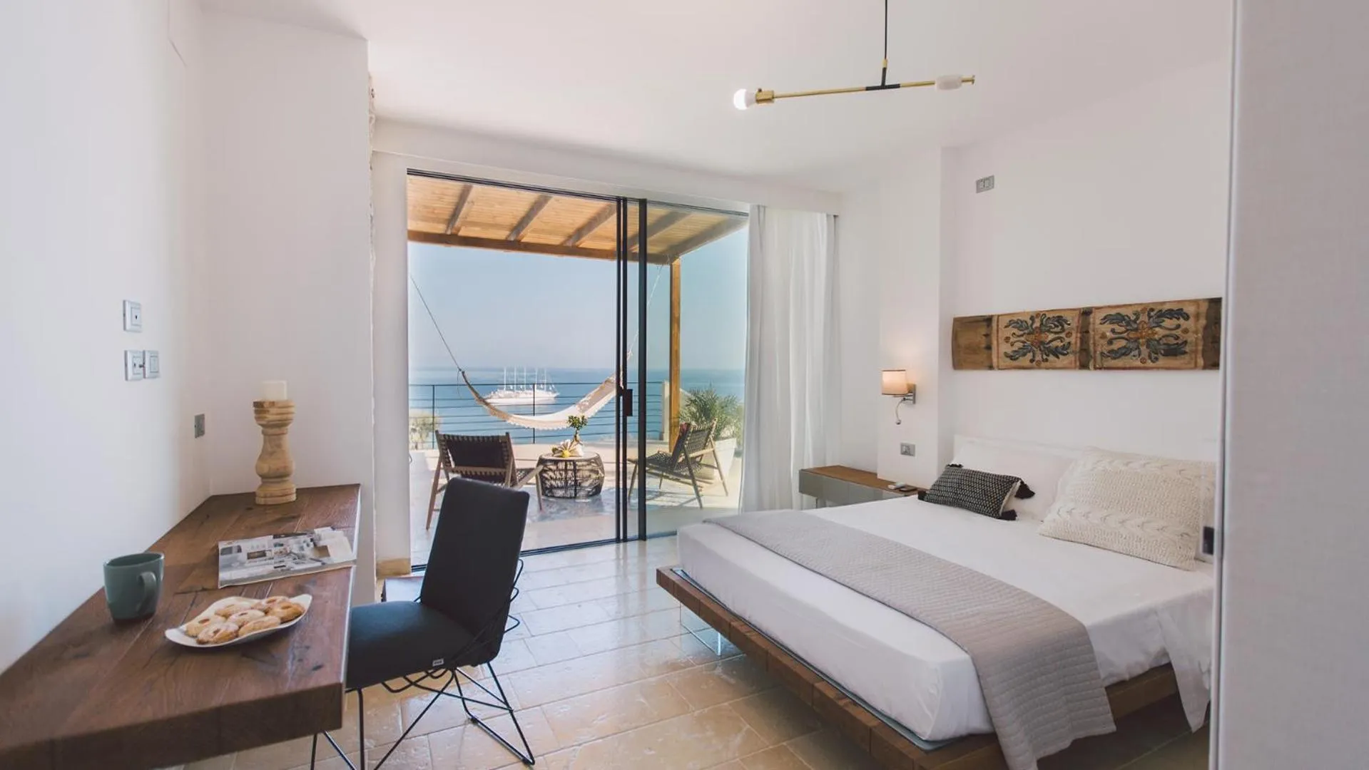 Bedroom, Bed in Villa Triscele 10, Emma Villas