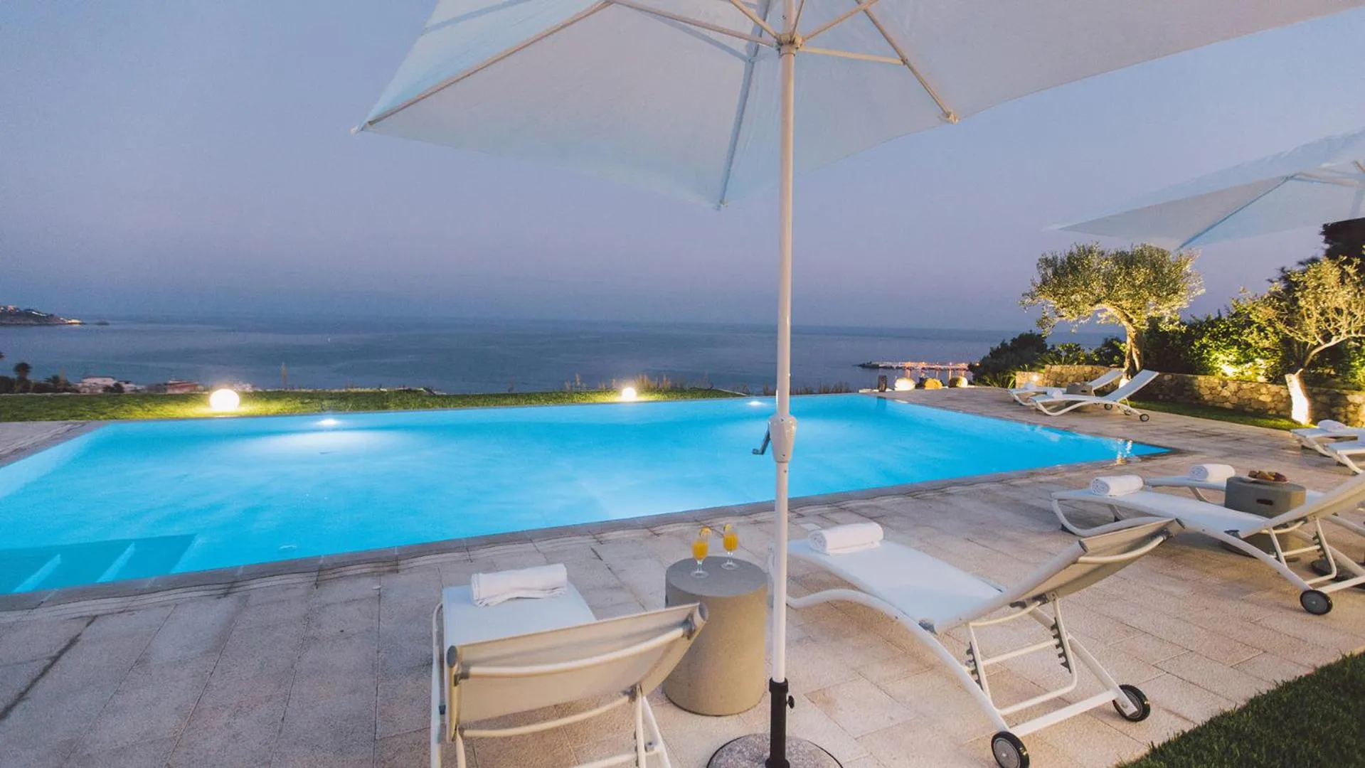 Swimming pool in Villa Triscele 10, Emma Villas