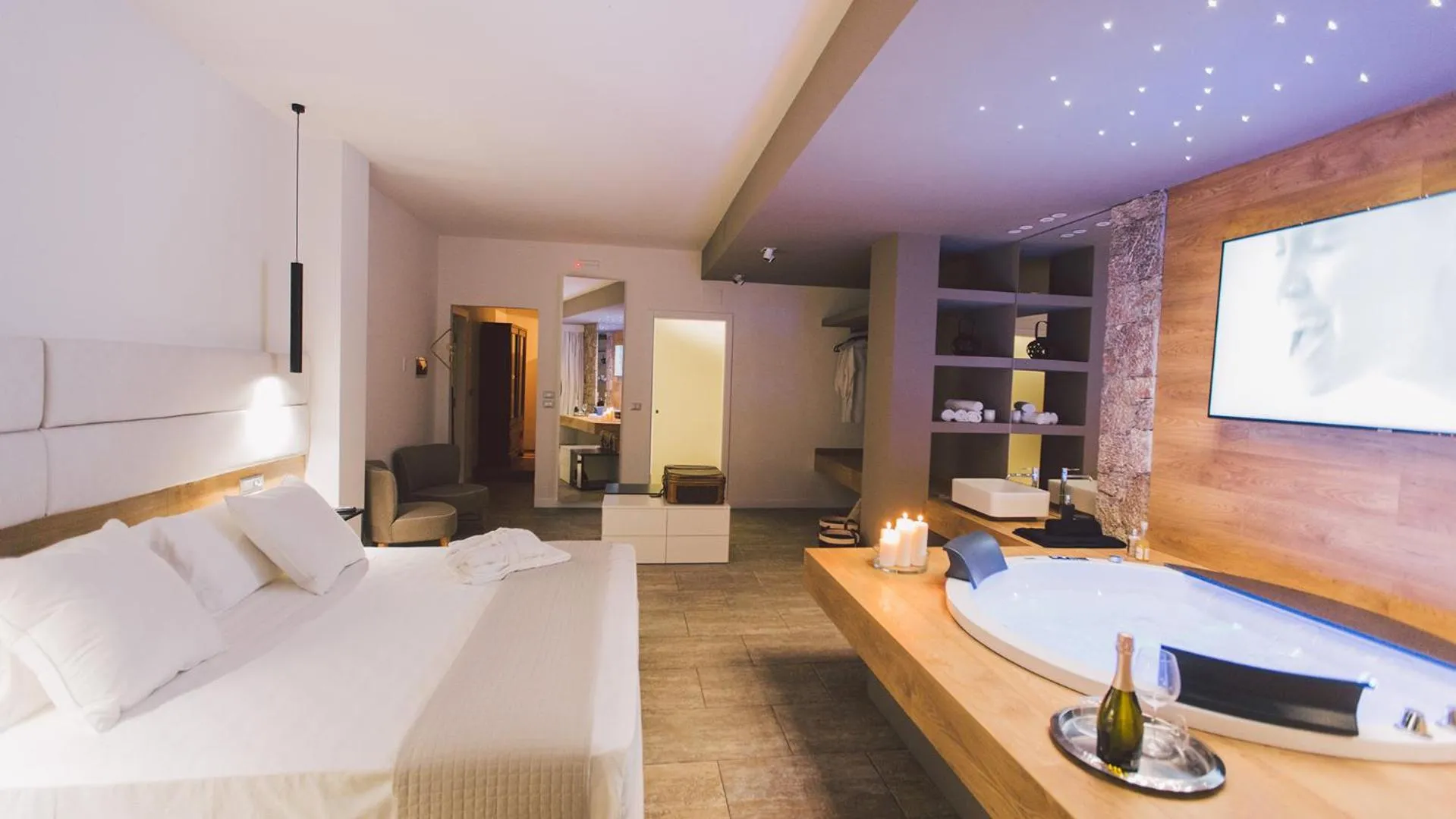 Bedroom, Bed in Villa Triscele 10, Emma Villas