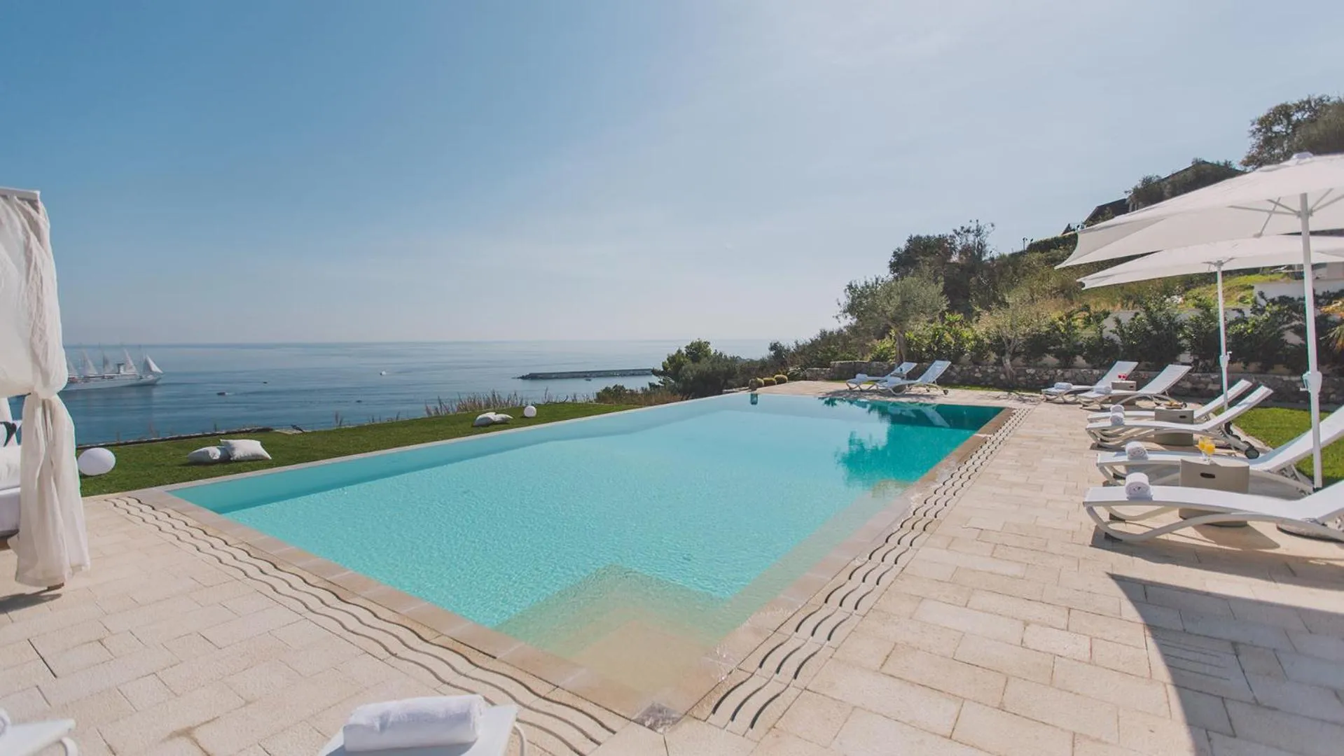 Swimming pool in Villa Triscele 10, Emma Villas