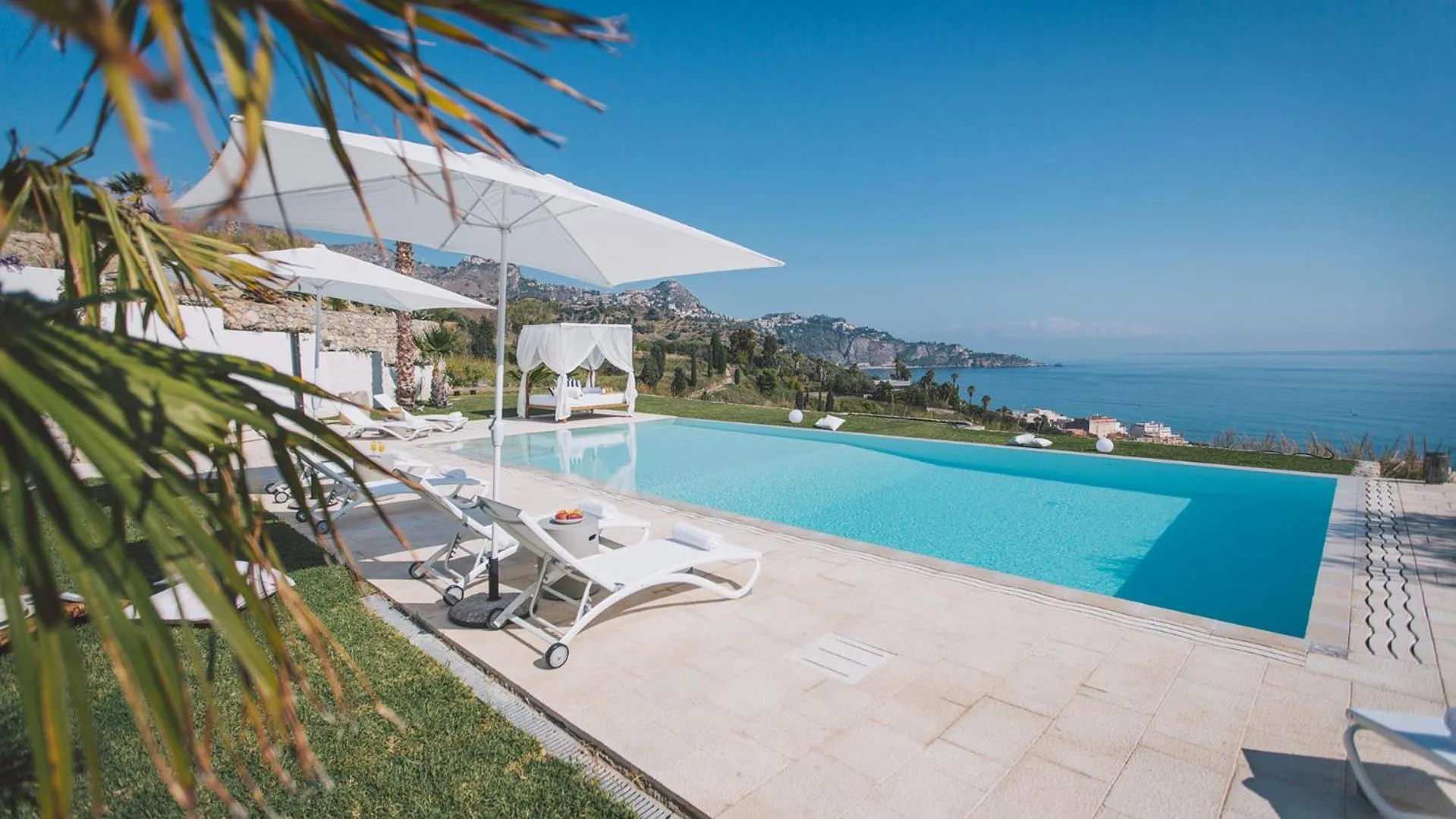 Swimming pool in Villa Triscele 10, Emma Villas