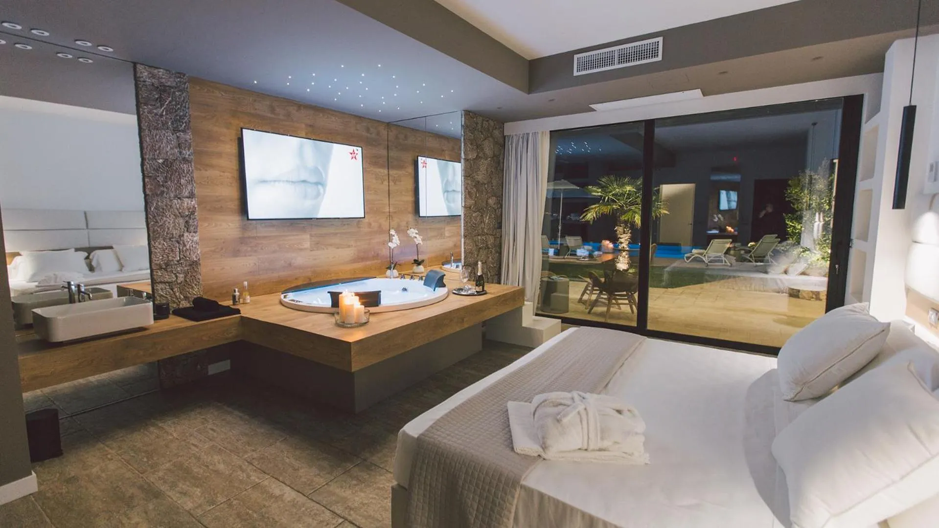 Bedroom, Bed in Villa Triscele 10, Emma Villas