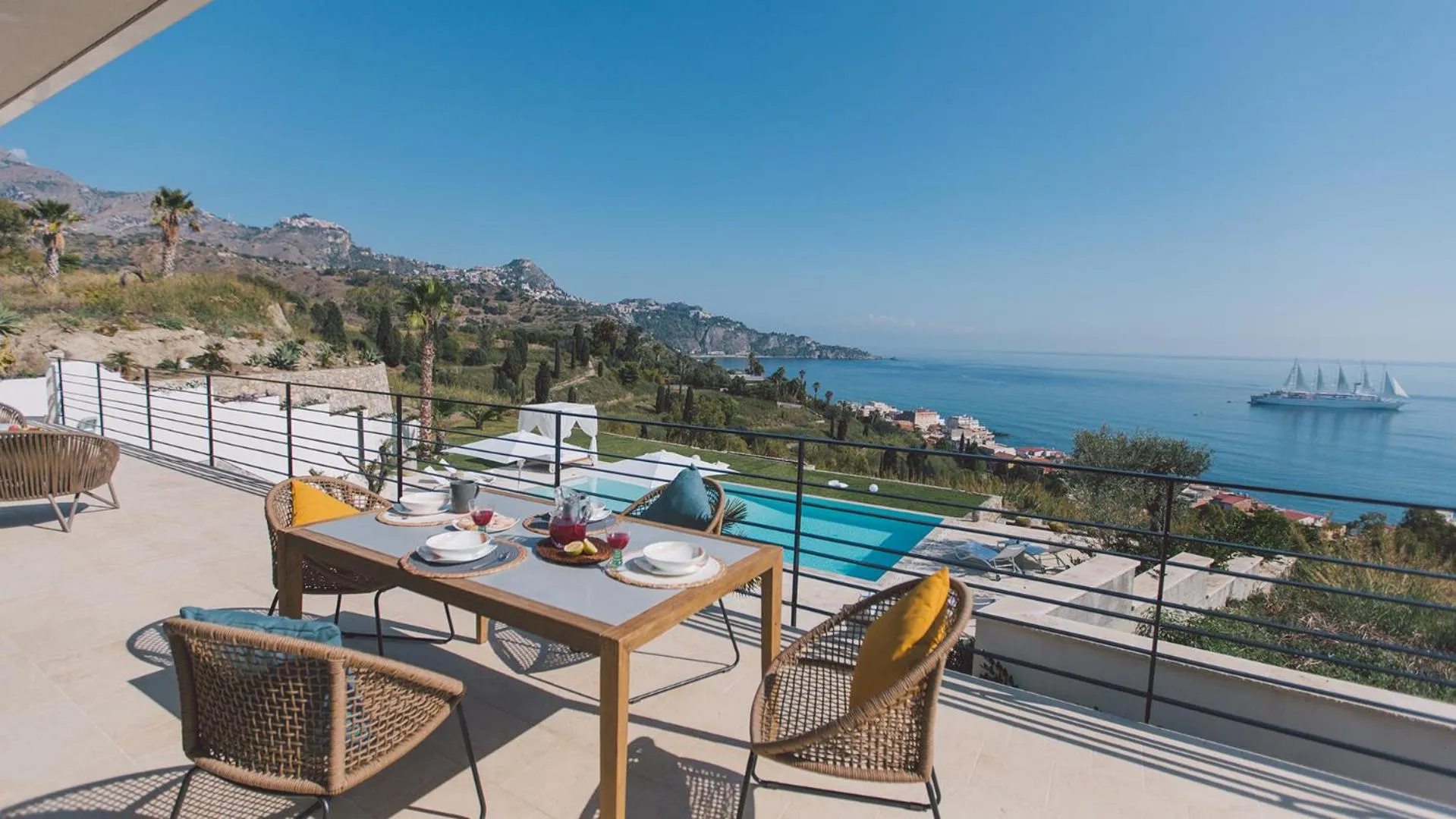 Patio in Villa Triscele 10, Emma Villas