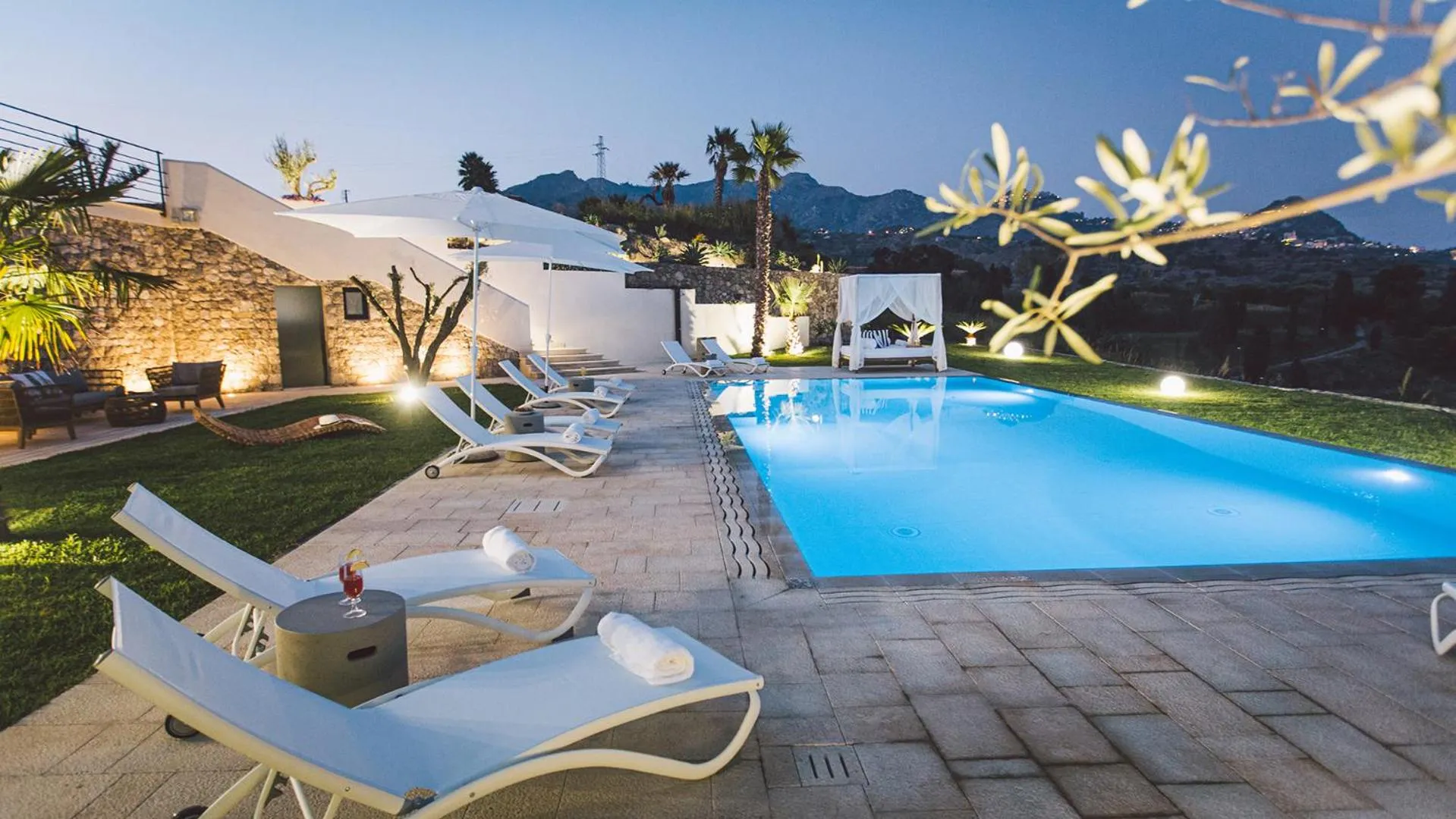 Swimming pool in Villa Triscele 10, Emma Villas