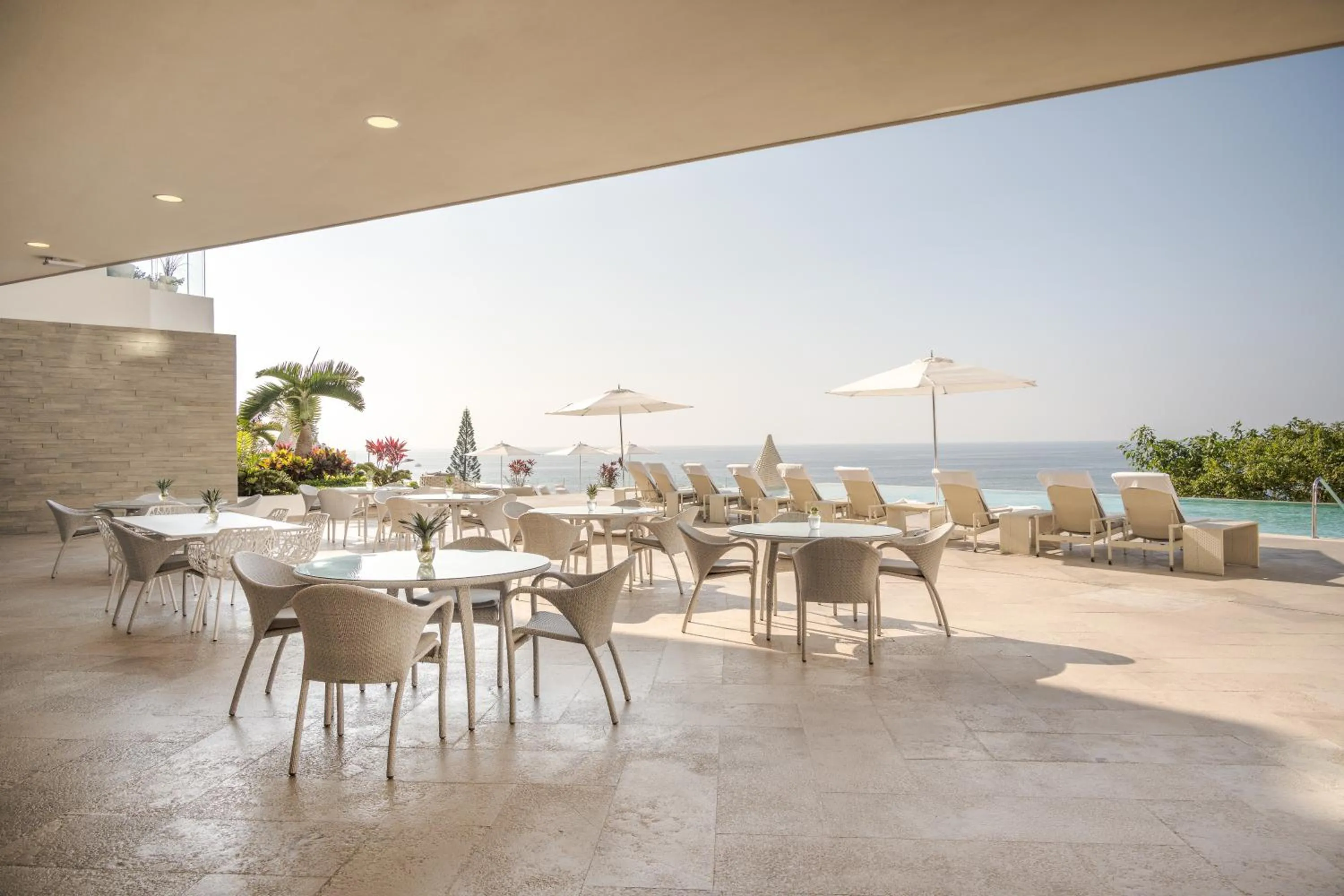 Restaurant/places to eat in Maxwell Residences at Indah