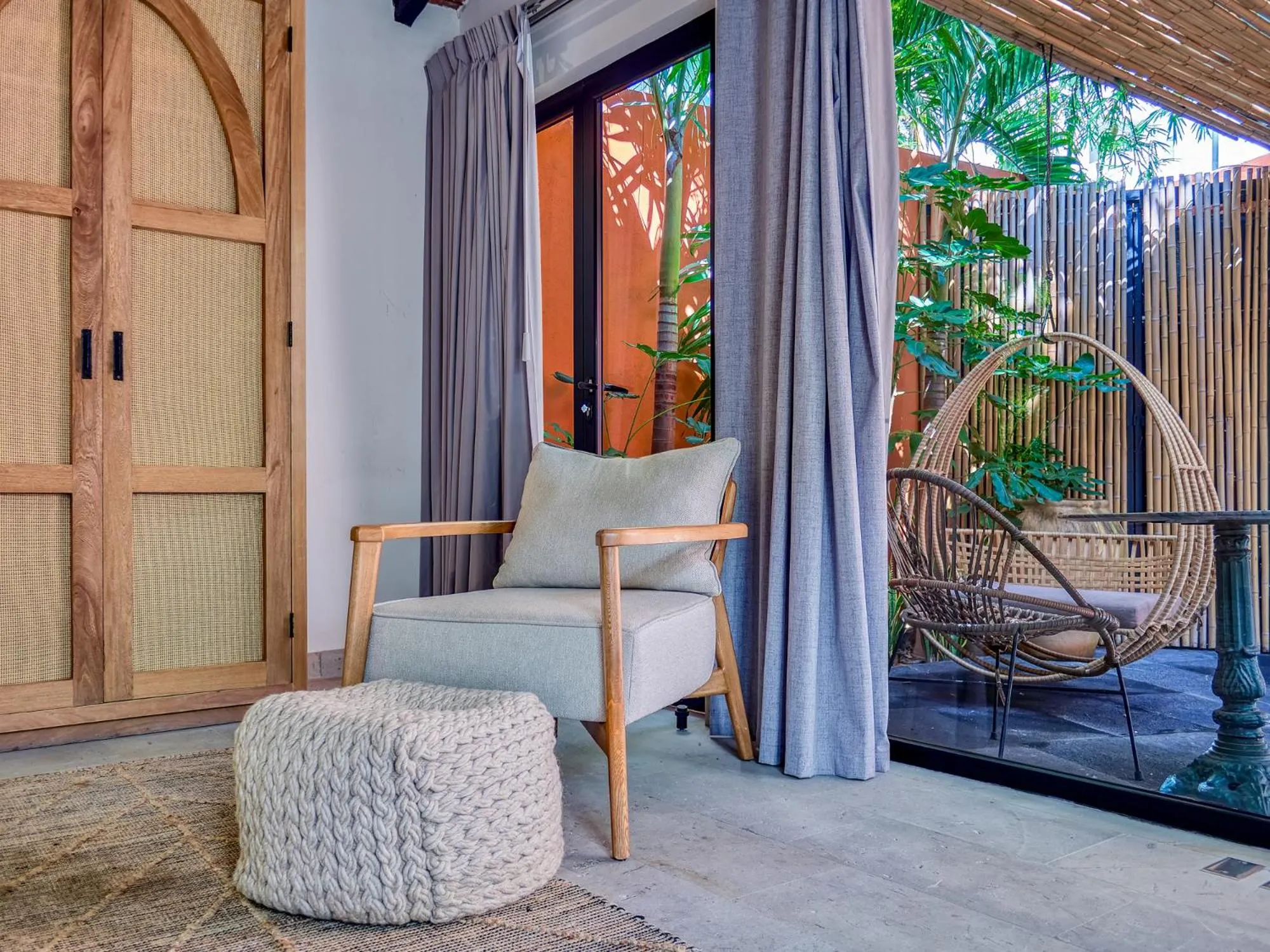 Seating area in Maxwell Residences at Indah