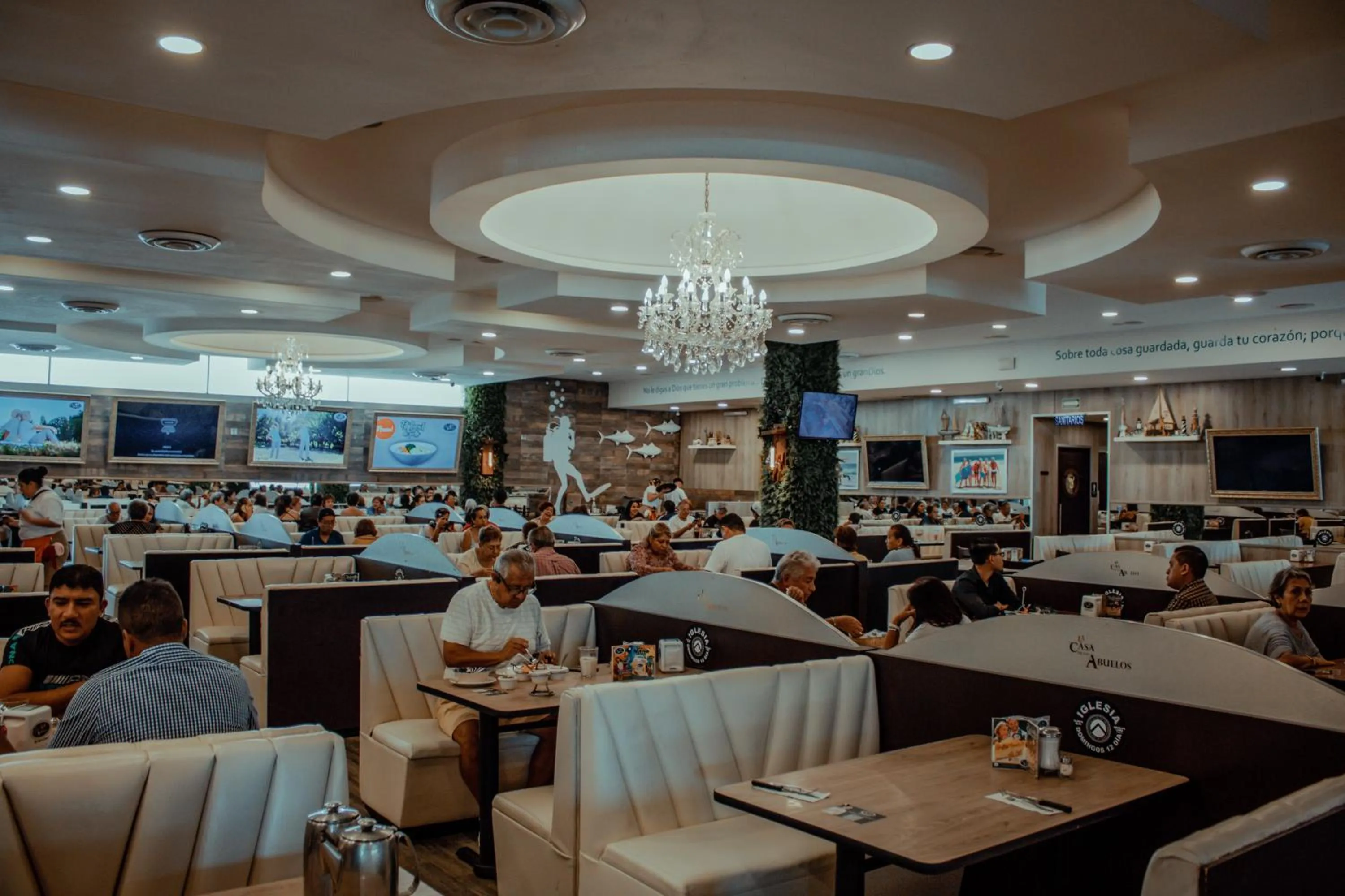 Restaurant/places to eat in Sky Inn Hotel - Cancun