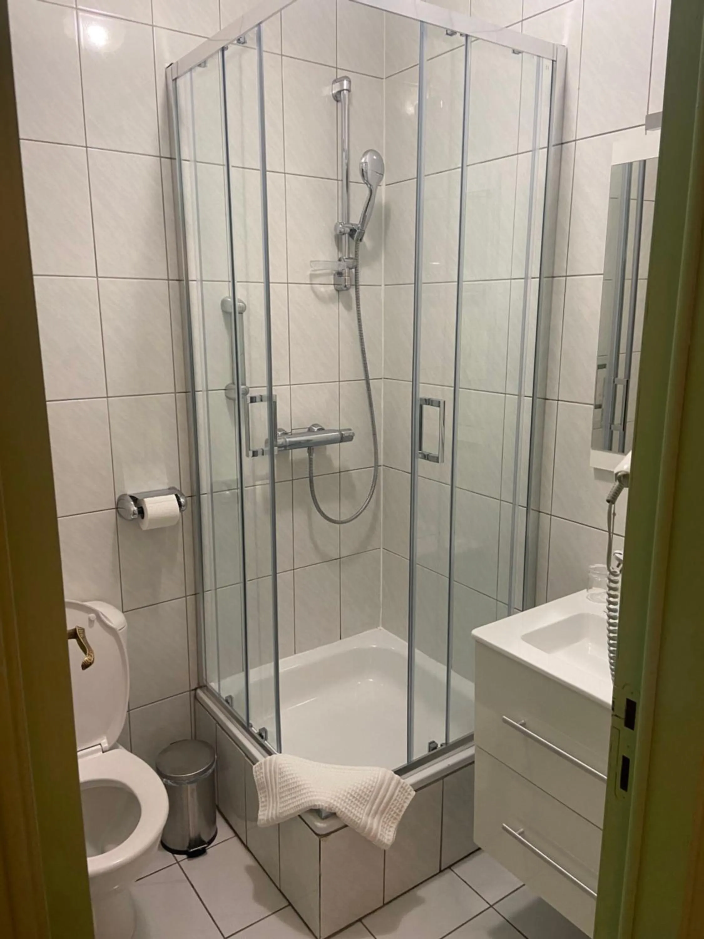 Shower in Hotel Monika