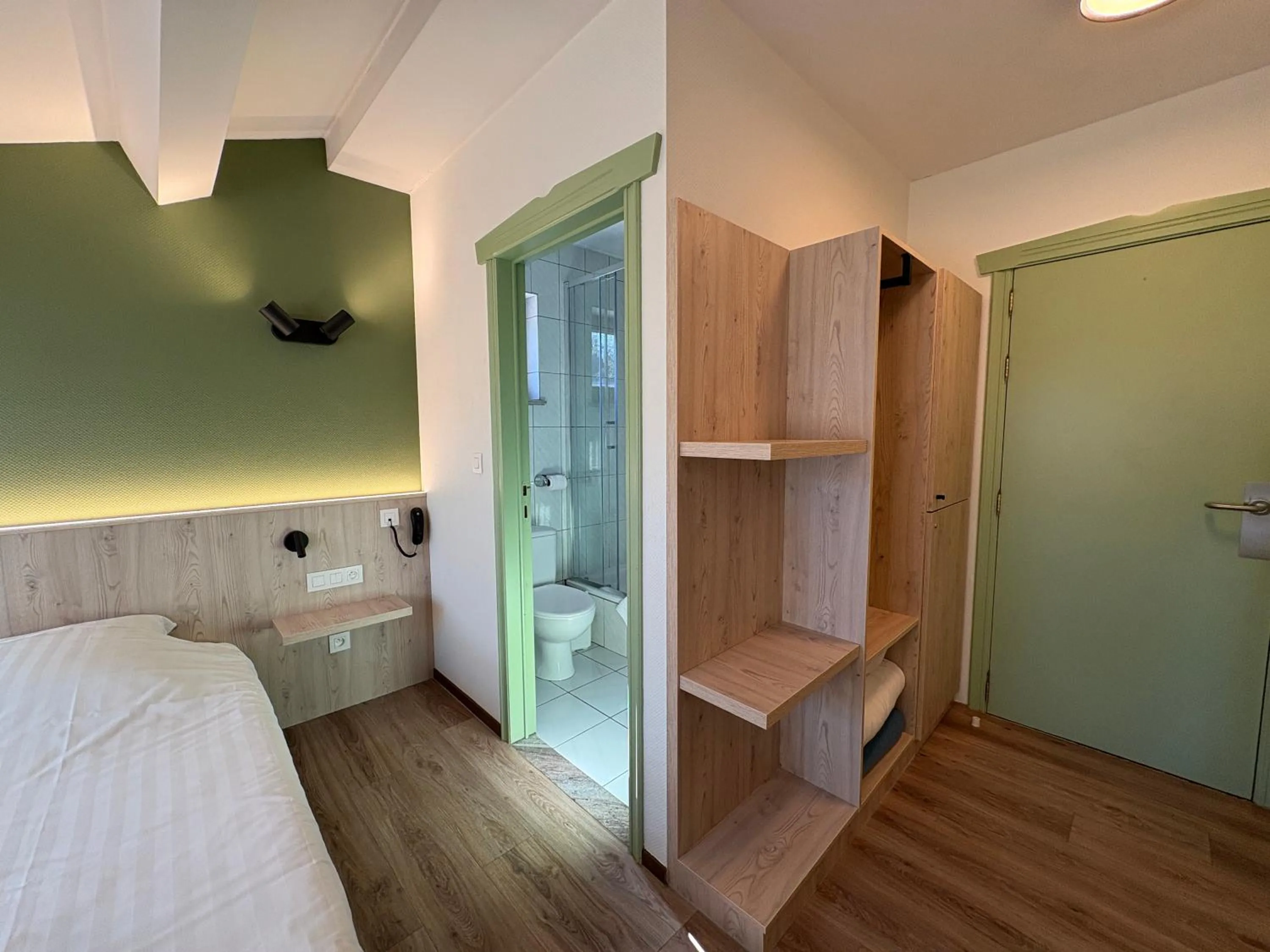 wardrobe, Bed in Hotel Monika