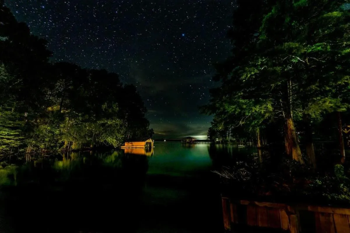 Lakefront 3BR with Bunkhouse and Kayaks, Rowboat Included