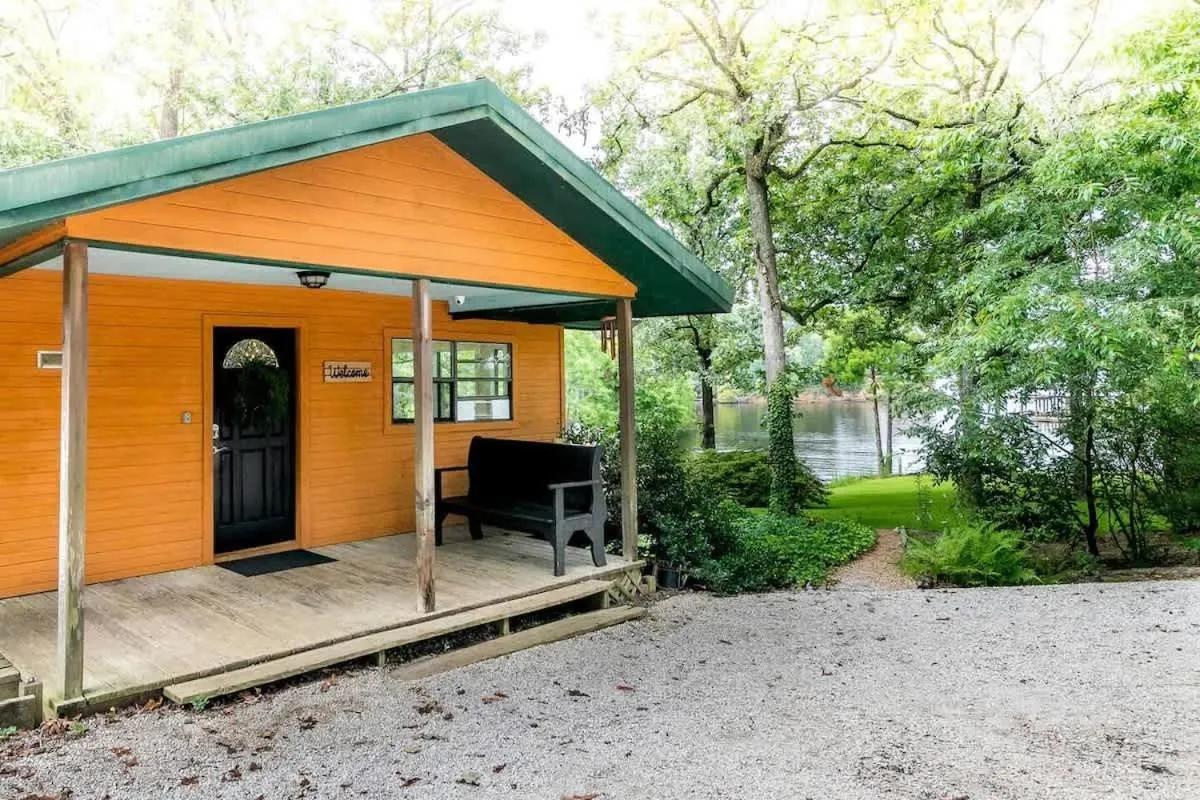 Lakefront 3BR with Bunkhouse and Kayaks, Rowboat Included