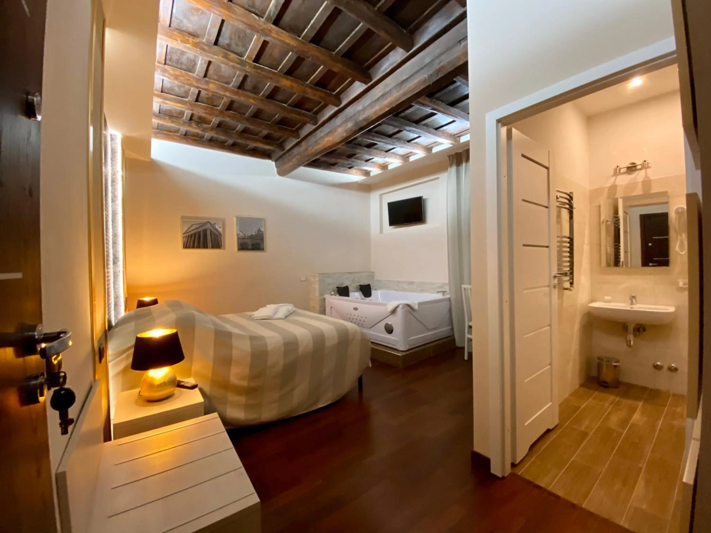 Photo of the whole room, Bed in Campo Marzio Hotelier