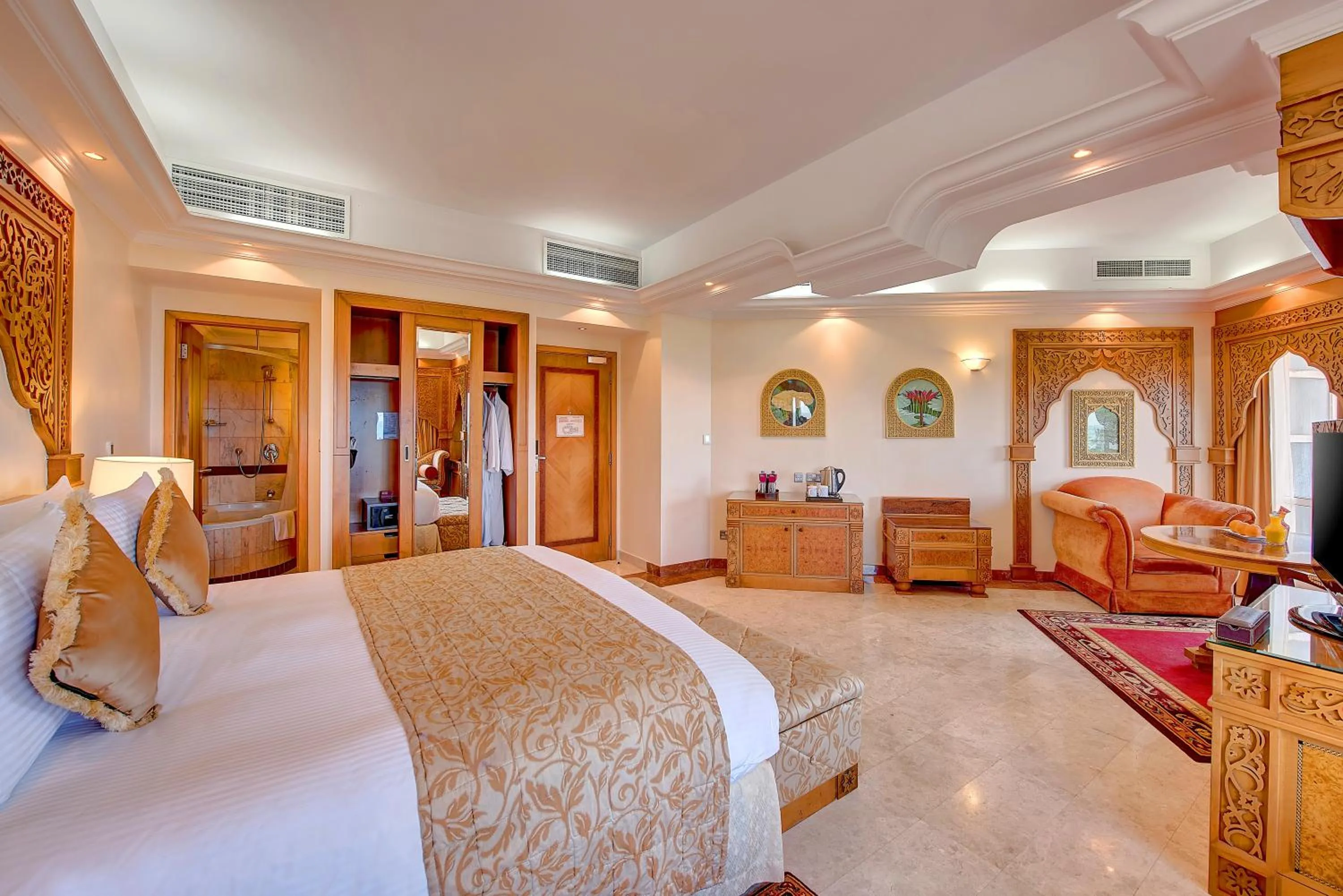 Photo of the whole room, Bed in Crowne Plaza Resort Salalah by IHG
