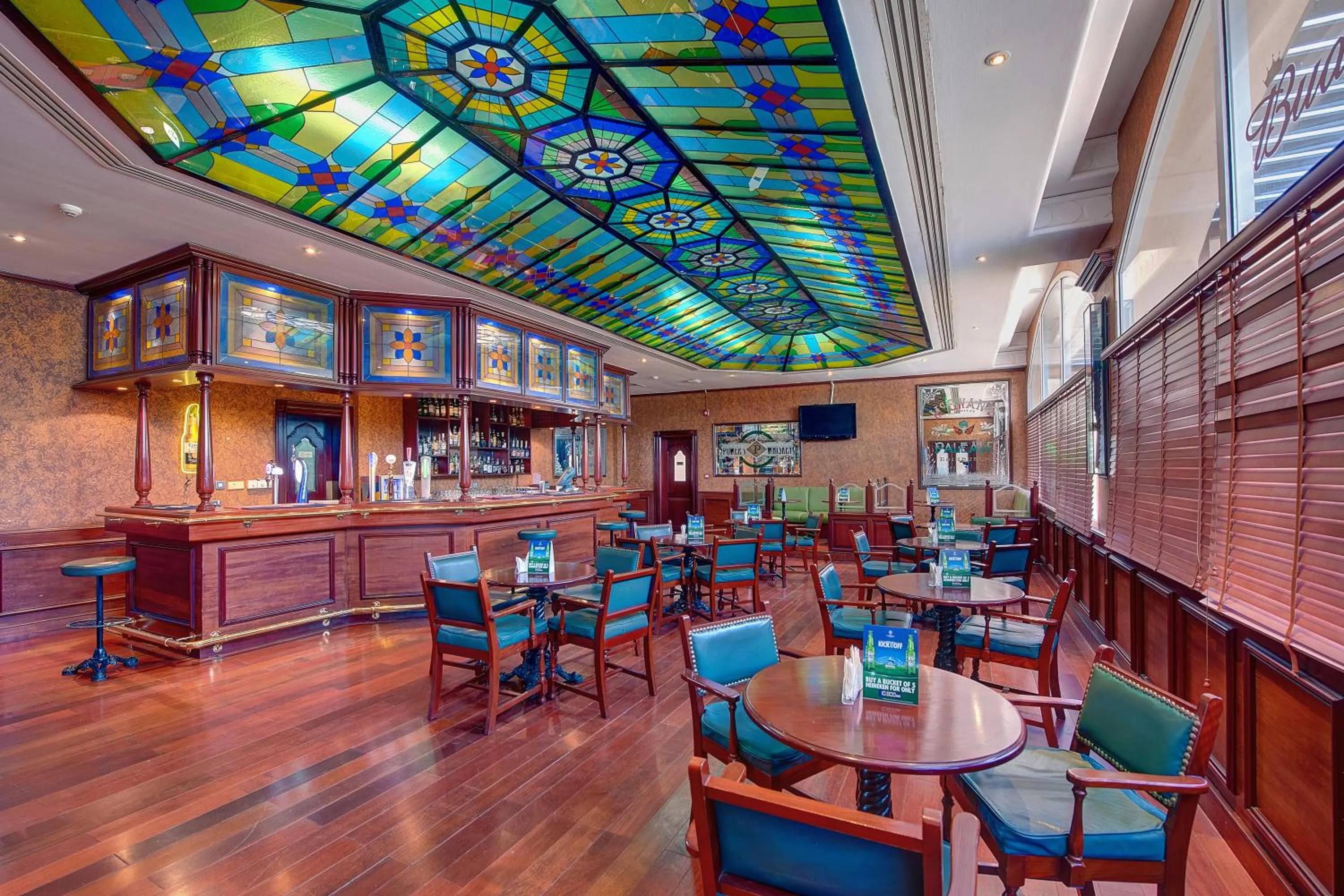 Lounge or bar in Crowne Plaza Resort Salalah by IHG