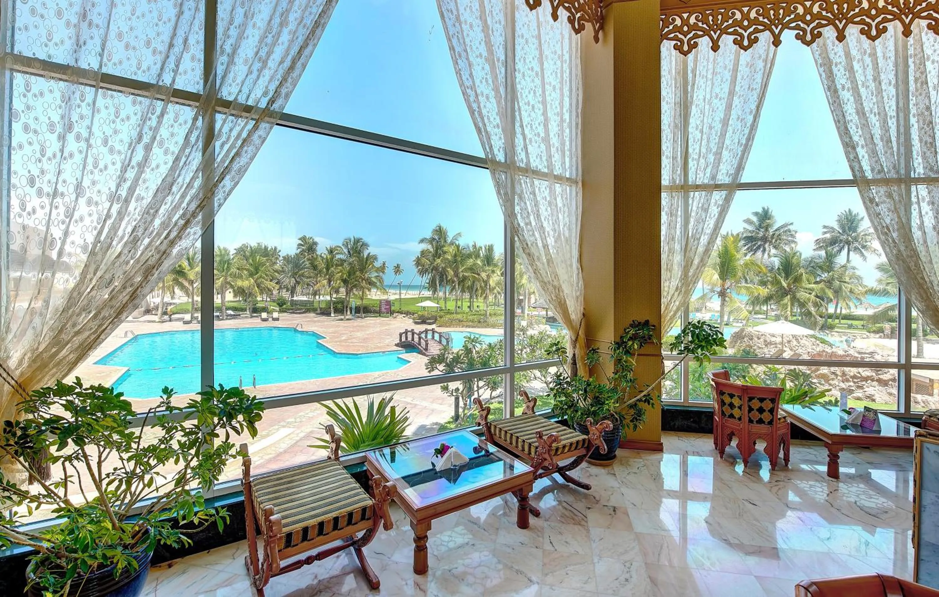 Lounge or bar in Crowne Plaza Resort Salalah by IHG