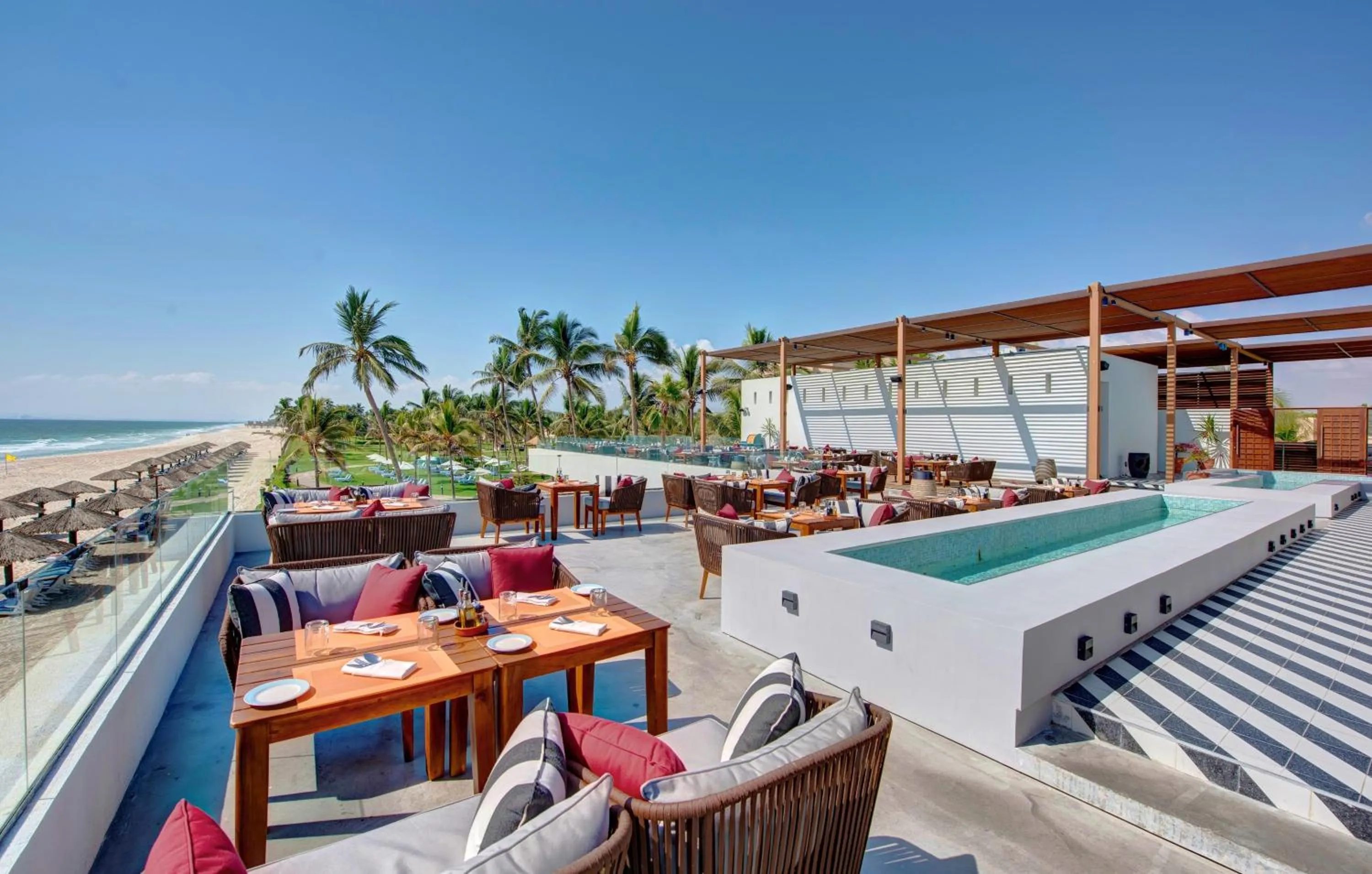 Restaurant/places to eat in Crowne Plaza Resort Salalah by IHG