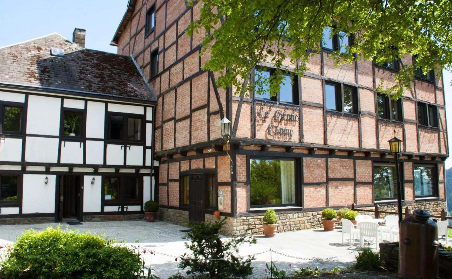 Property building in Hôtel Grand-Champ