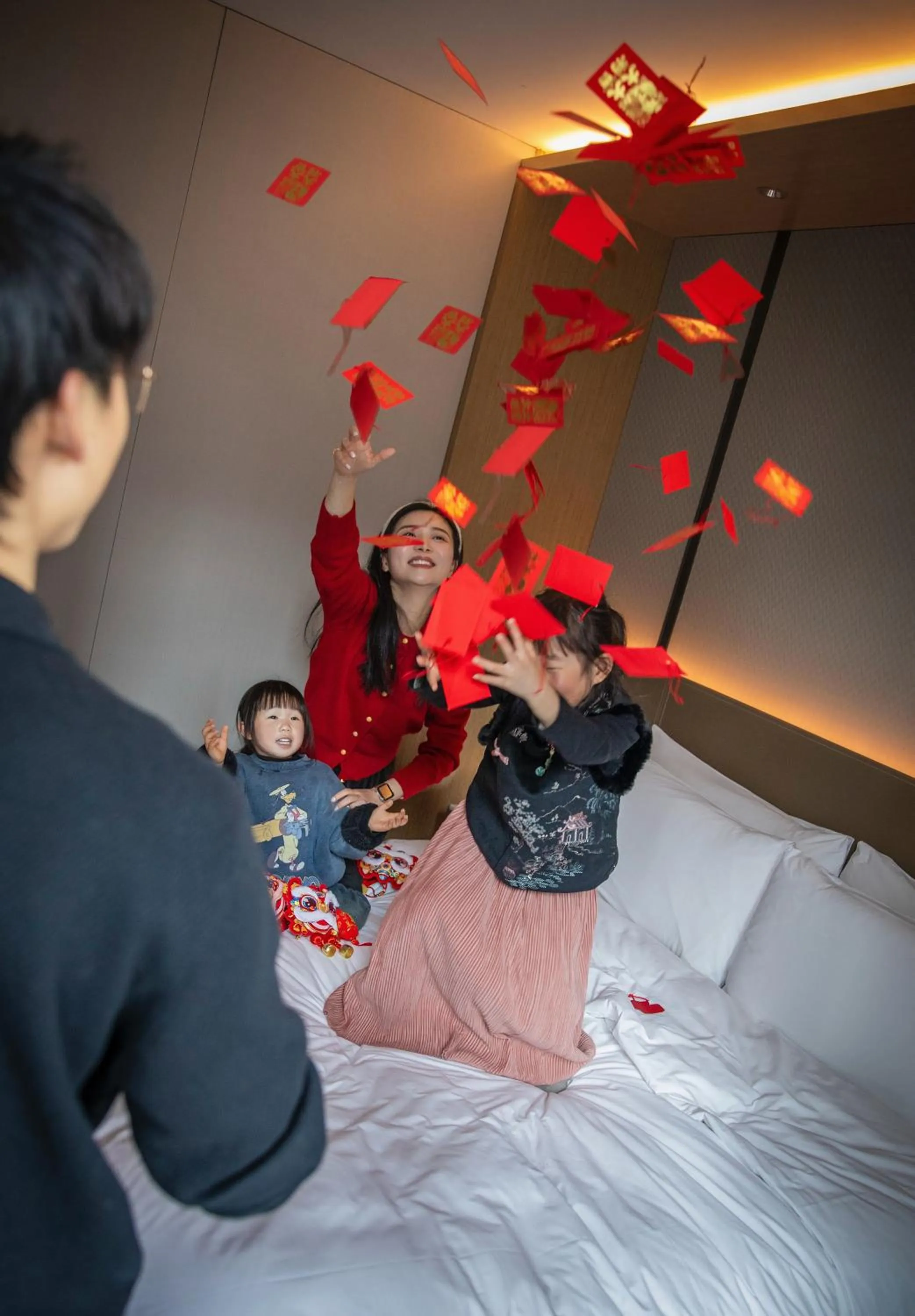 Bed in The Meixi Lake, Changsha Marriott Executive Apartments