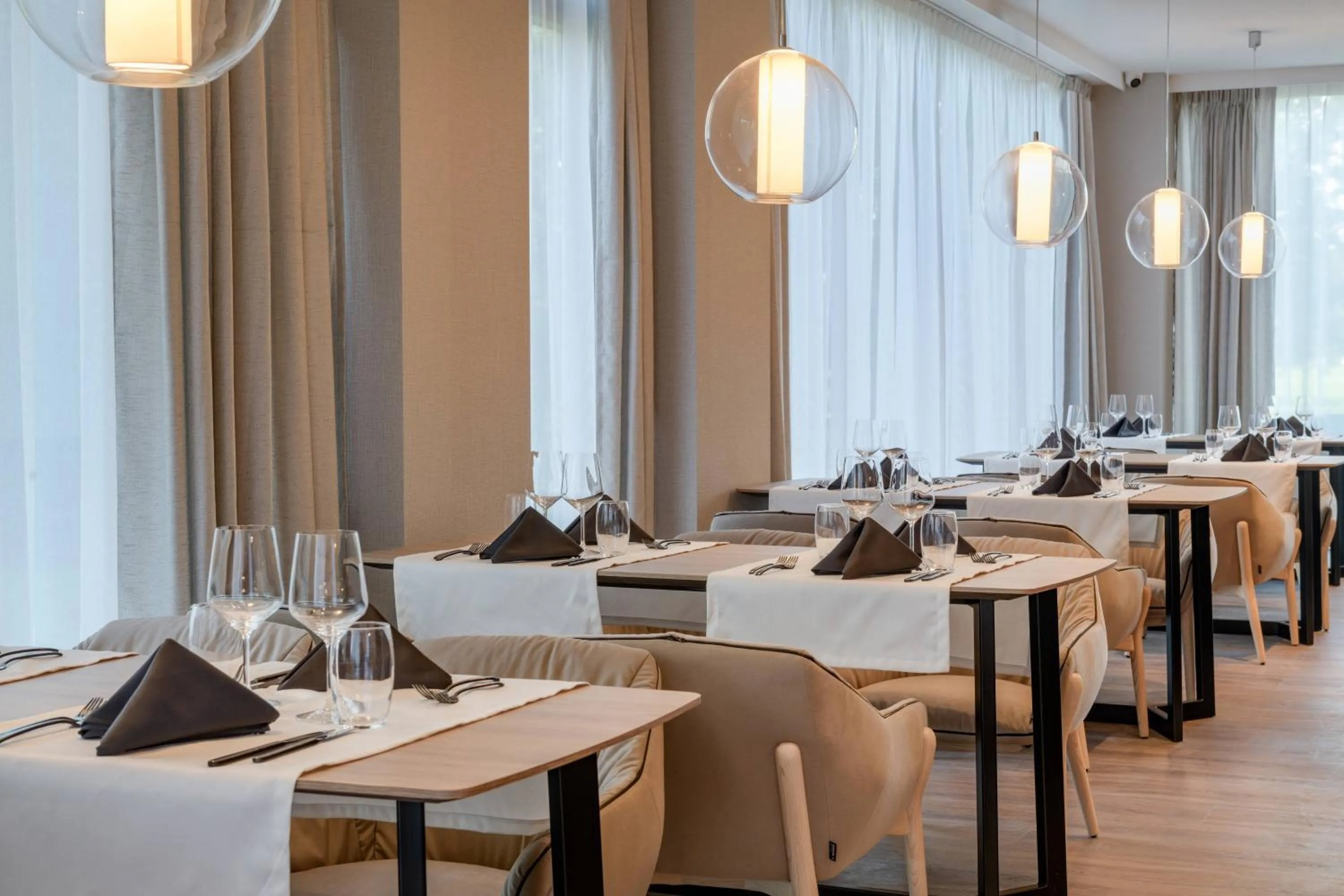 Restaurant/places to eat in AC Hotel by Marriott Krakow
