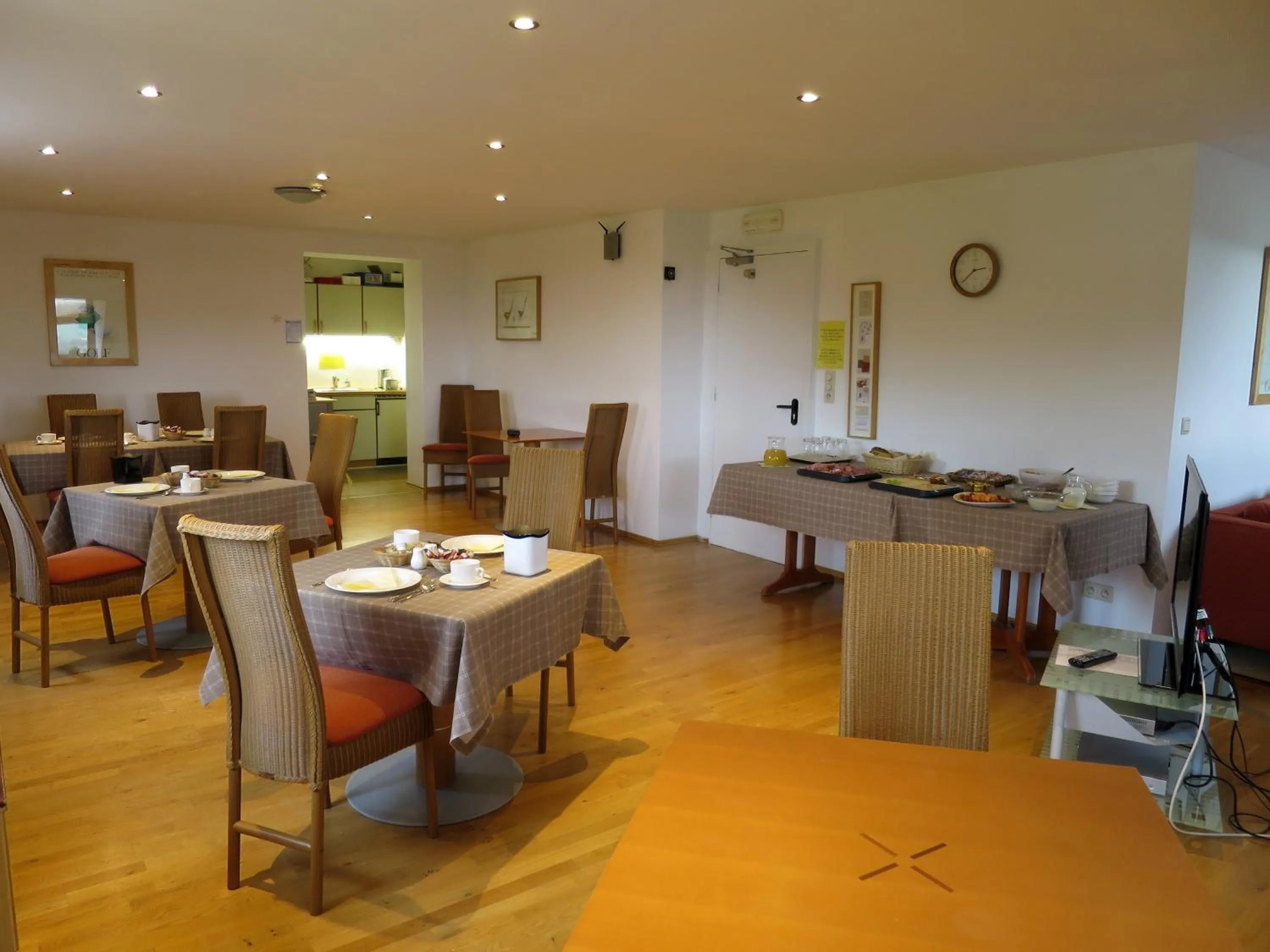 Communal lounge/ TV room in Golf Hotel Mergelhof