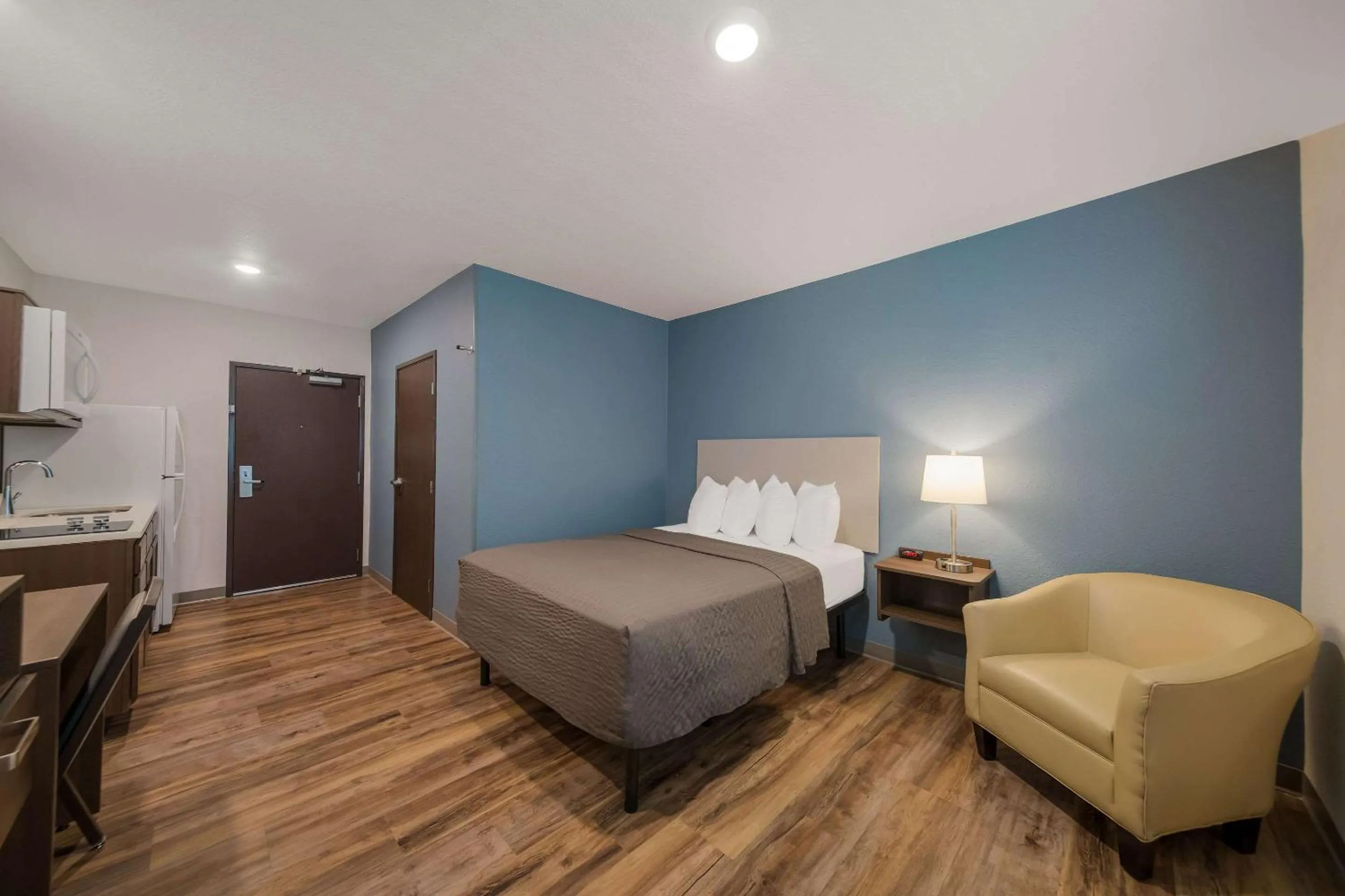 Bedroom, Bed in WoodSpring Suites Wesley Chapel-Tampa