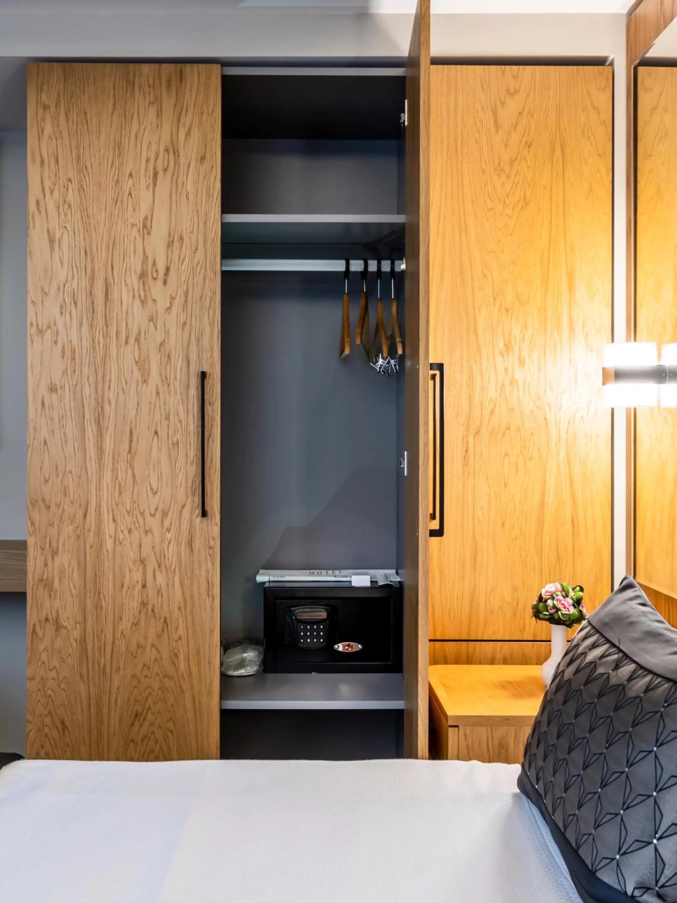 safe, Bed in Endican Sultanahmet Hotel