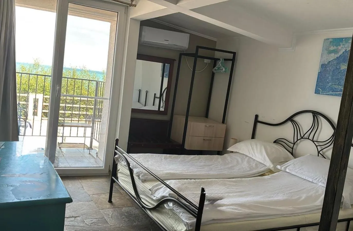 Photo of the whole room in ElStefanino House