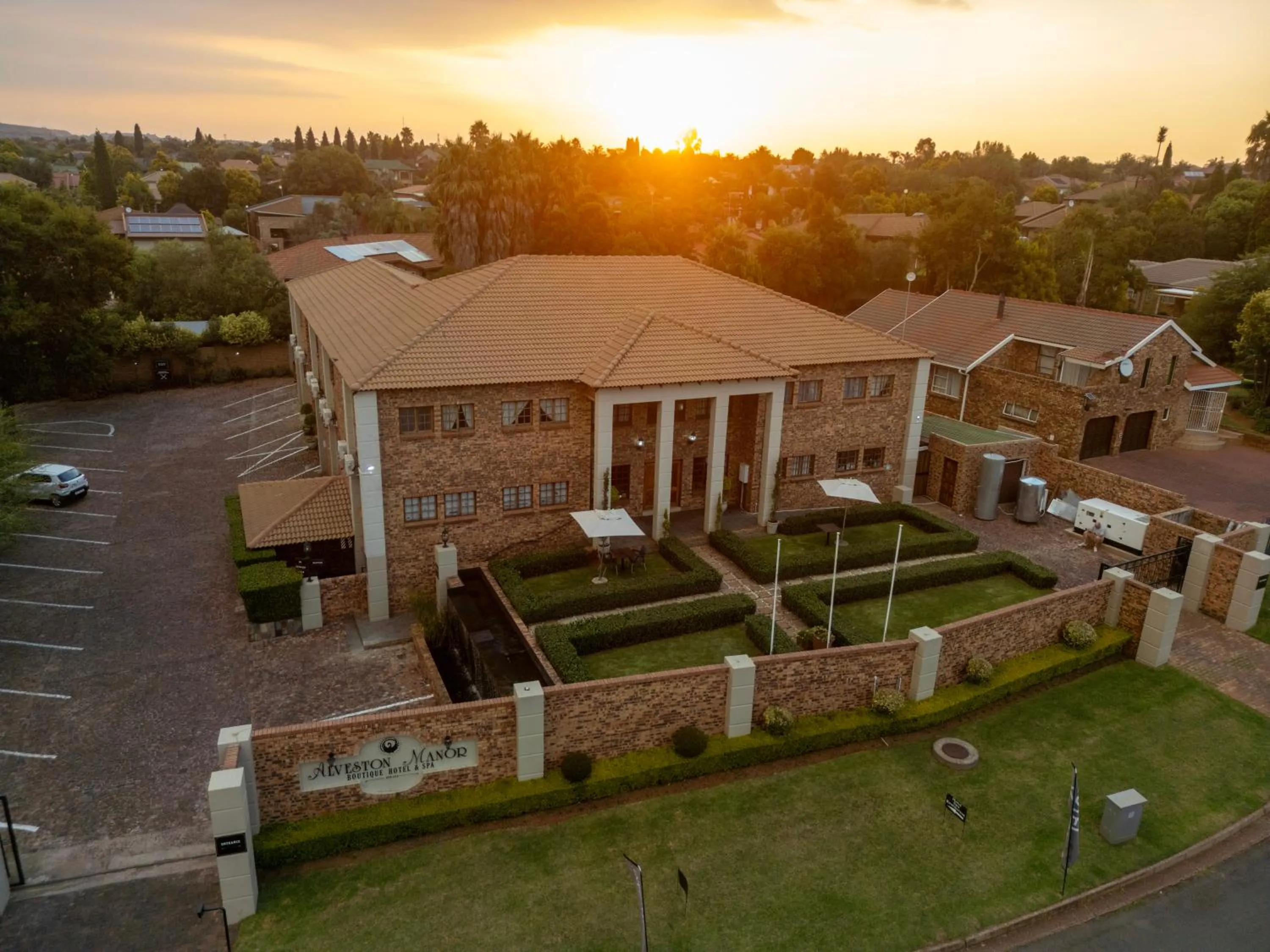 Property building in Alveston Manor Boutique Hotel & Spa