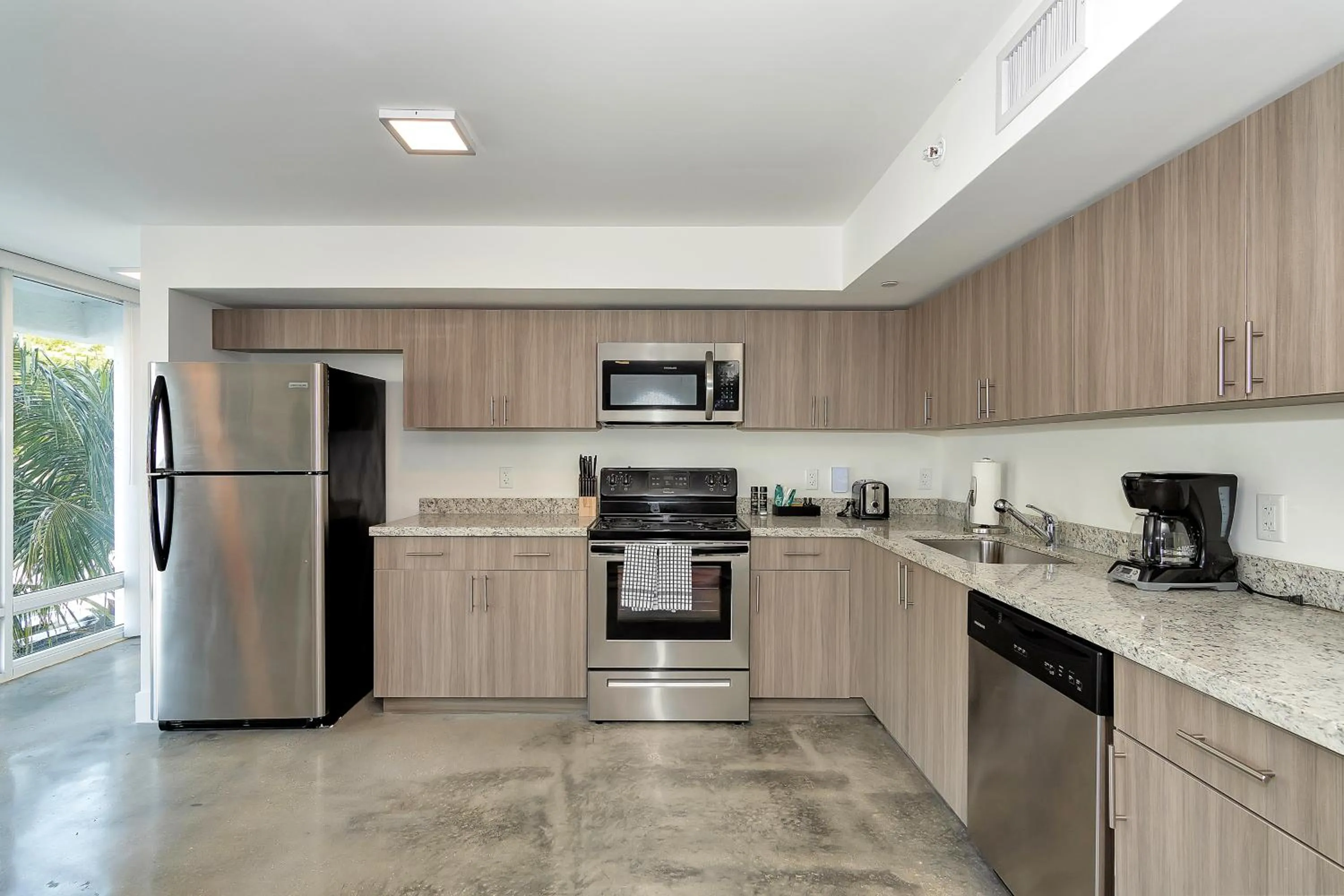 Kitchen or kitchenette in Roami at Grove 27