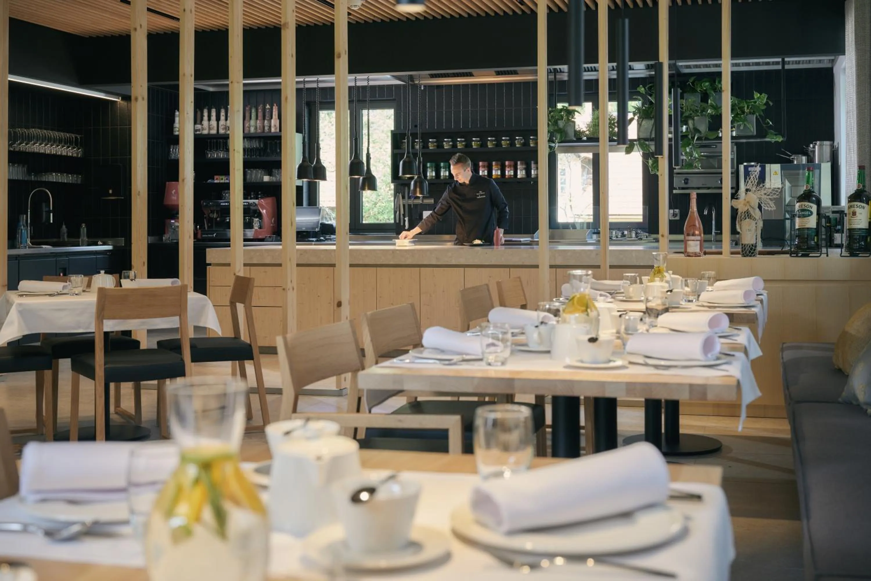 Restaurant/places to eat in Triangel Boutique Hotel