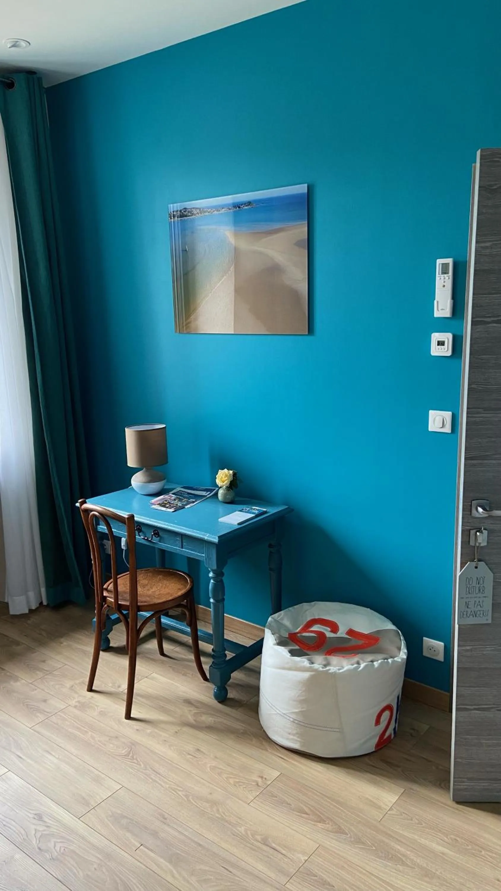 Photo of the whole room in L’ARDOISIÈRE, maison d’hôtes et d’amis