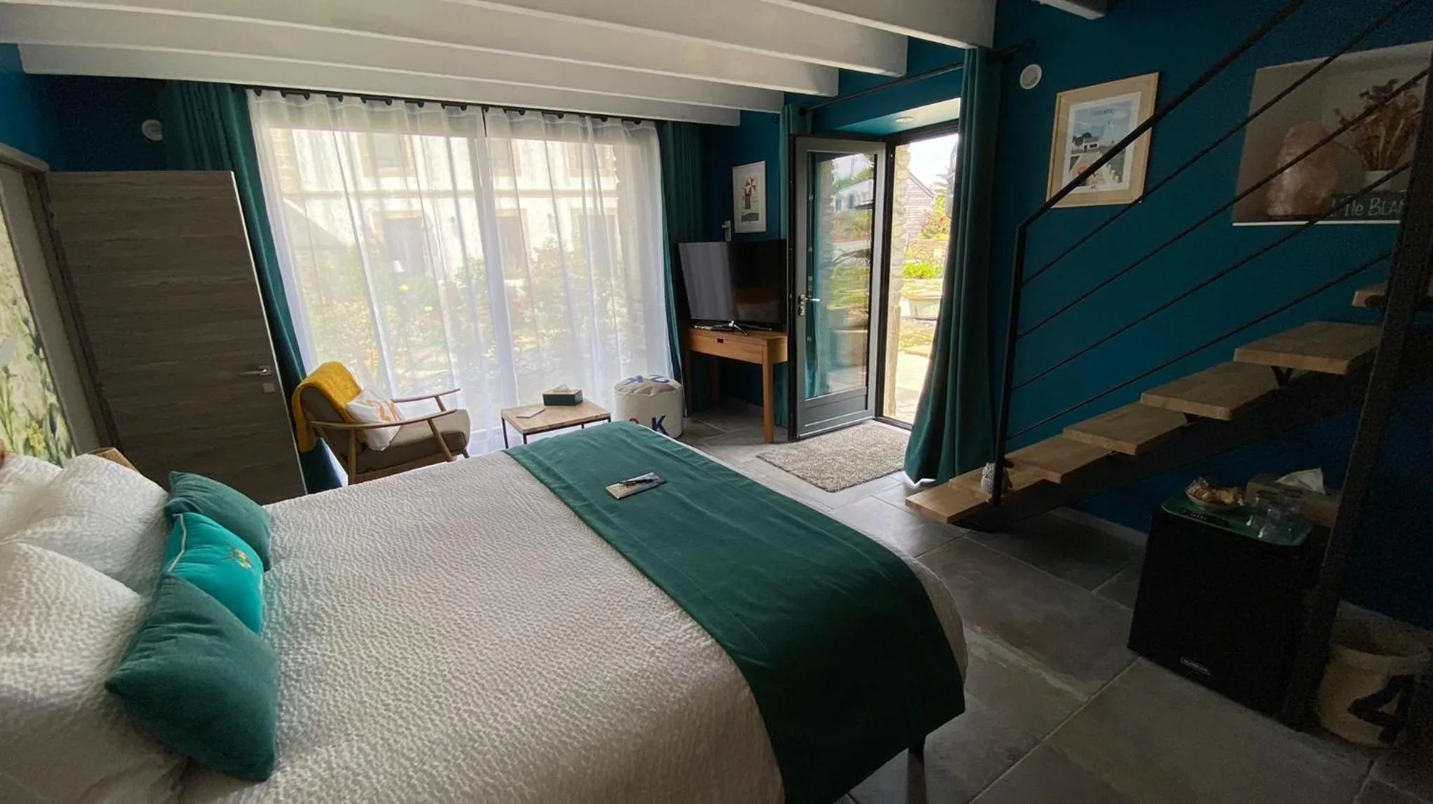 Photo of the whole room, Bed in L’ARDOISIÈRE, maison d’hôtes et d’amis