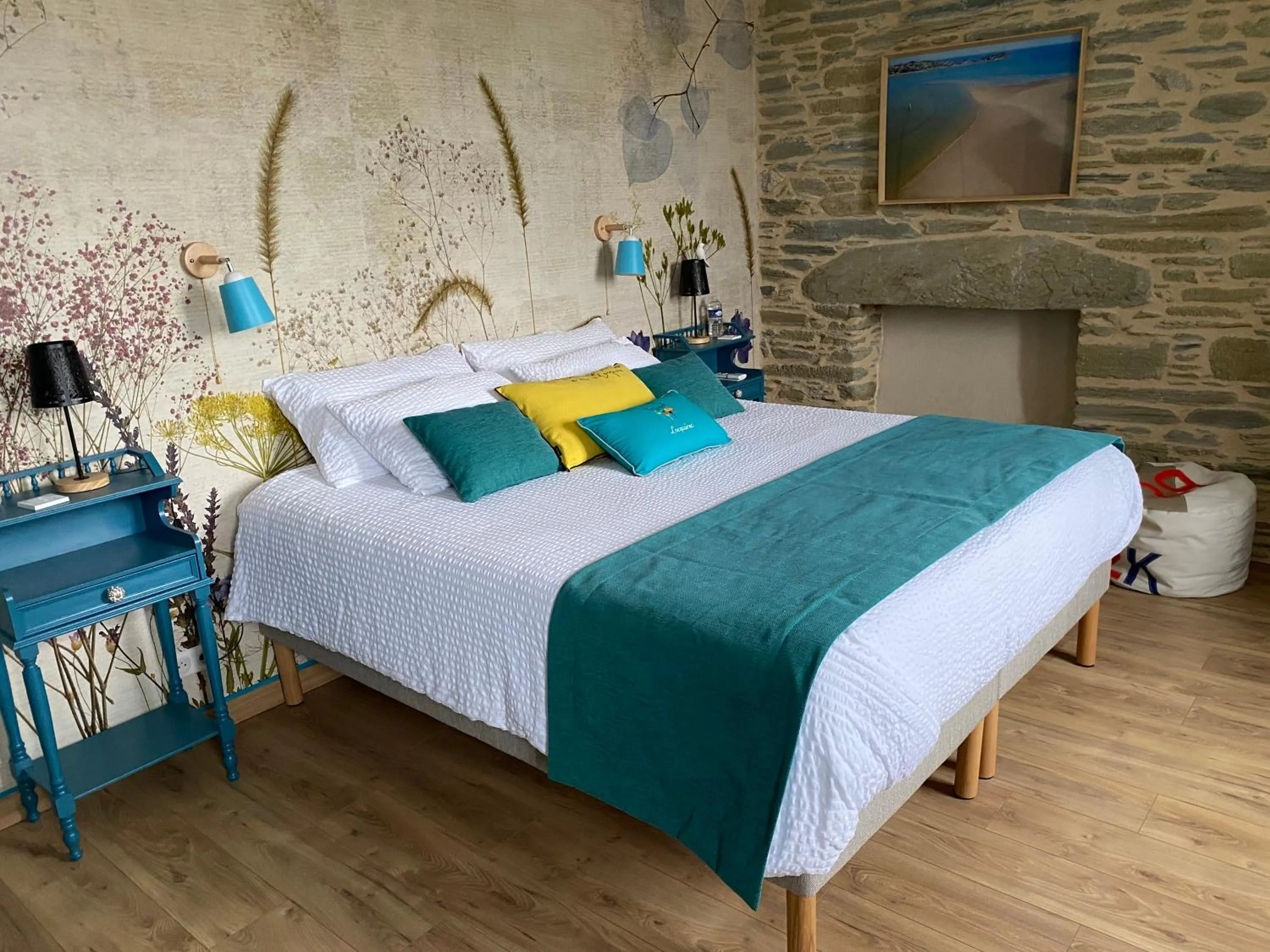 Photo of the whole room, Bed in L’ARDOISIÈRE, maison d’hôtes et d’amis