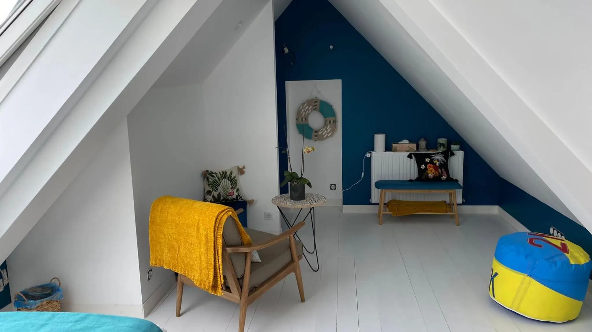 Photo of the whole room in L’ARDOISIÈRE, maison d’hôtes et d’amis