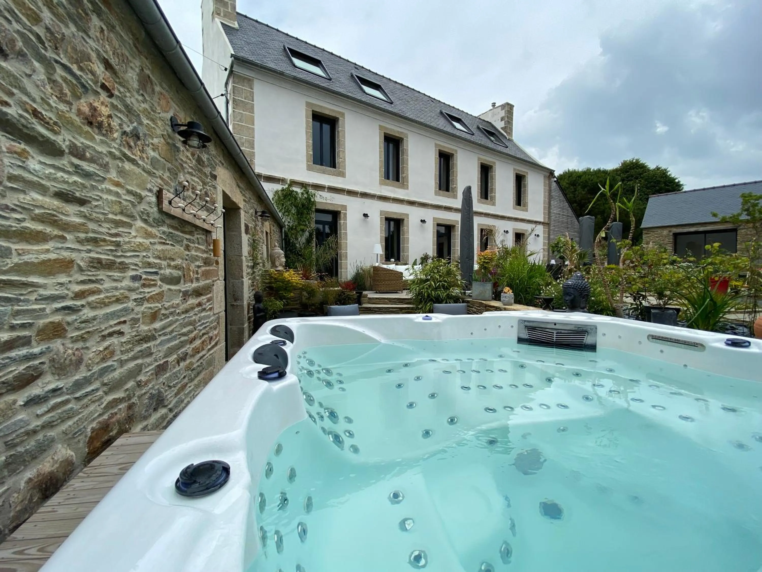 Property building in L’ARDOISIÈRE, maison d’hôtes et d’amis