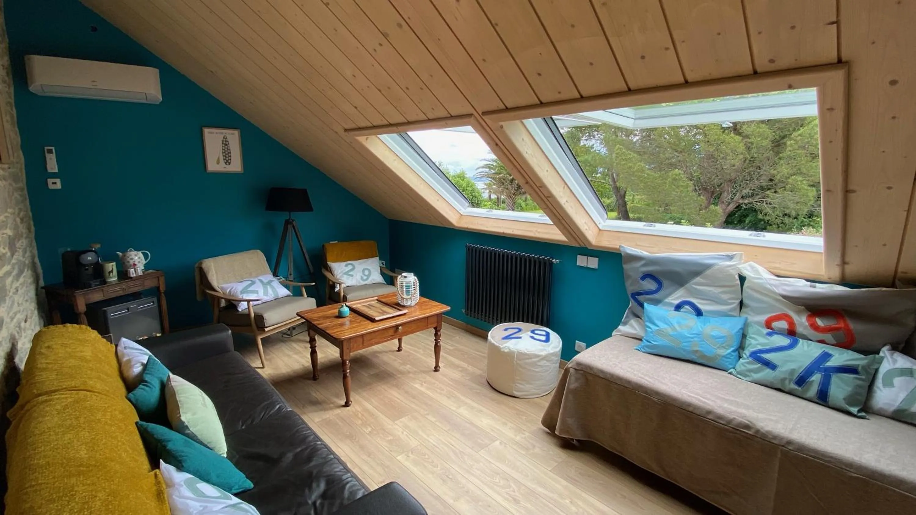 Photo of the whole room in L’ARDOISIÈRE, maison d’hôtes et d’amis