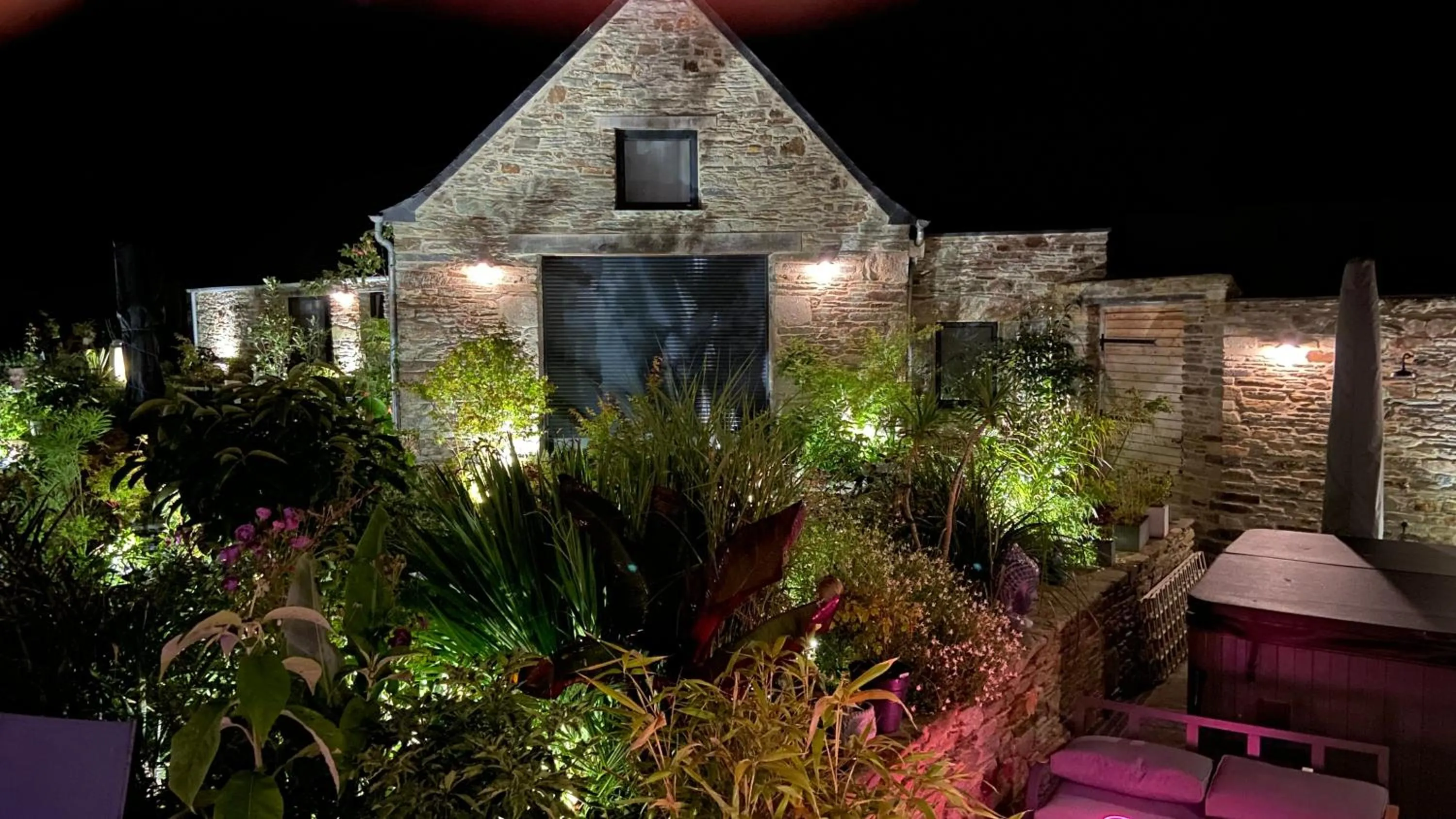 Garden in L’ARDOISIÈRE, maison d’hôtes et d’amis