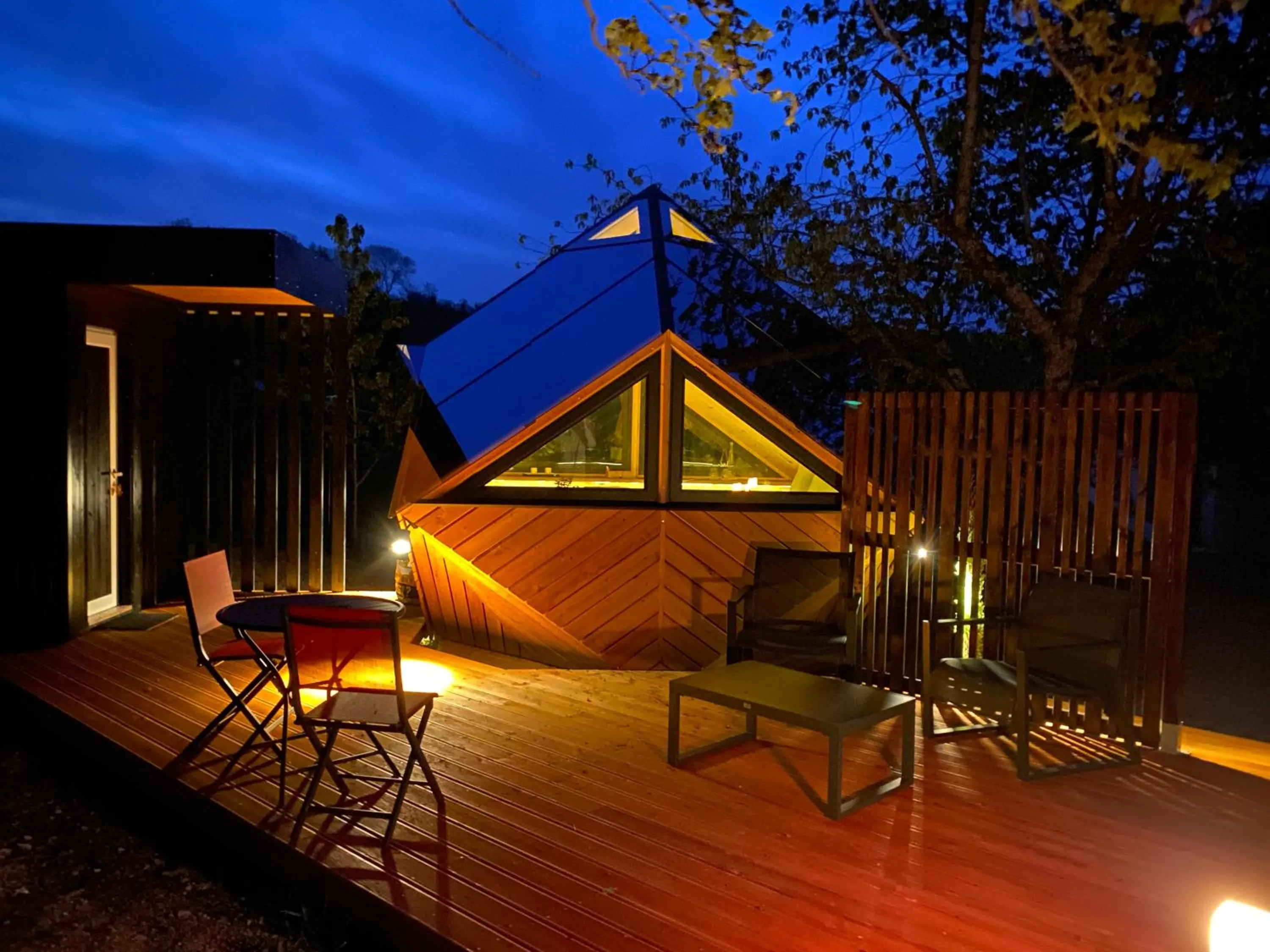 Patio in LA RÉSERVE DE L'AUBE - Hébergements insolites Luxe et Design