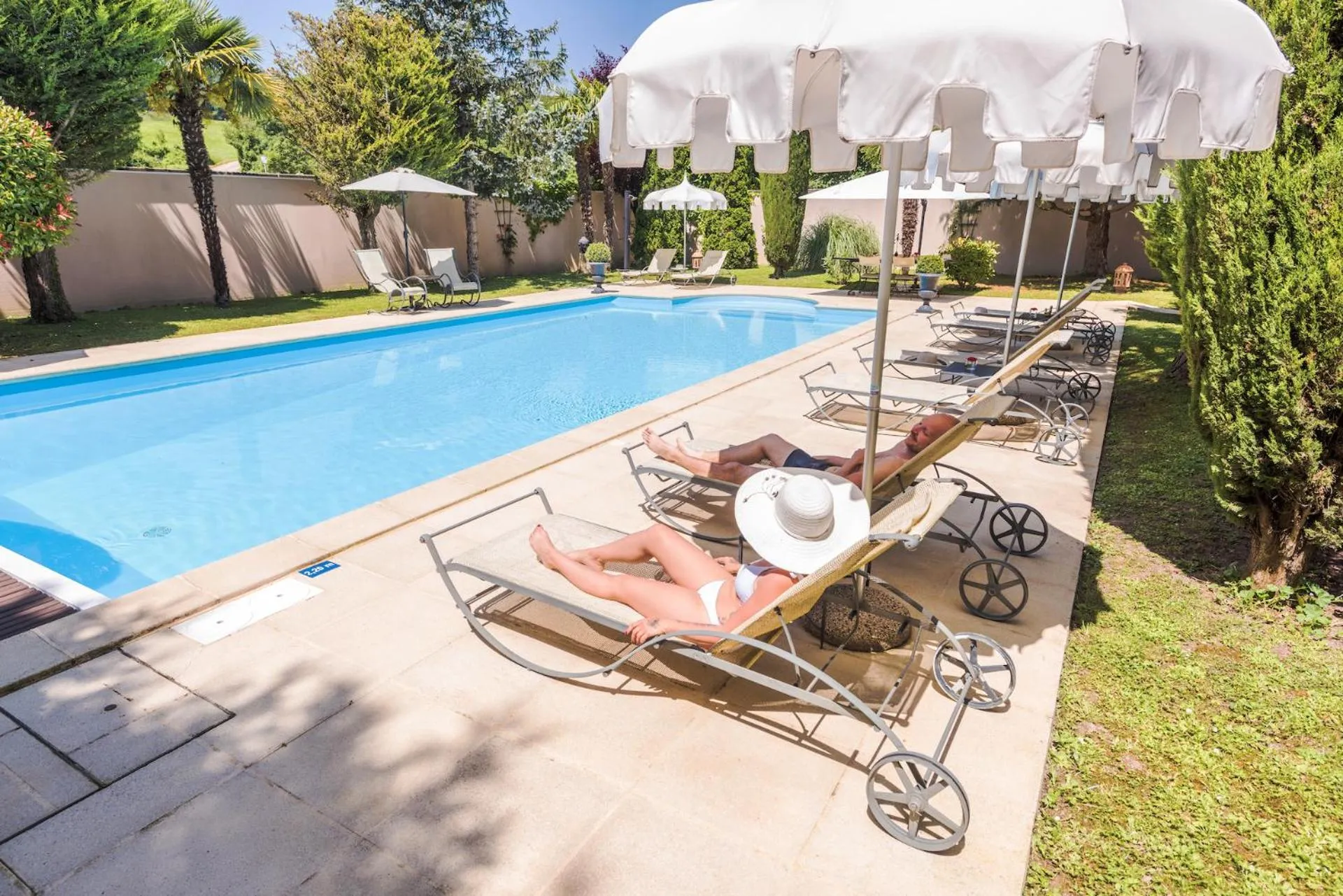 Day in LA RÉSERVE DE L'AUBE - Hébergements insolites Luxe et Design