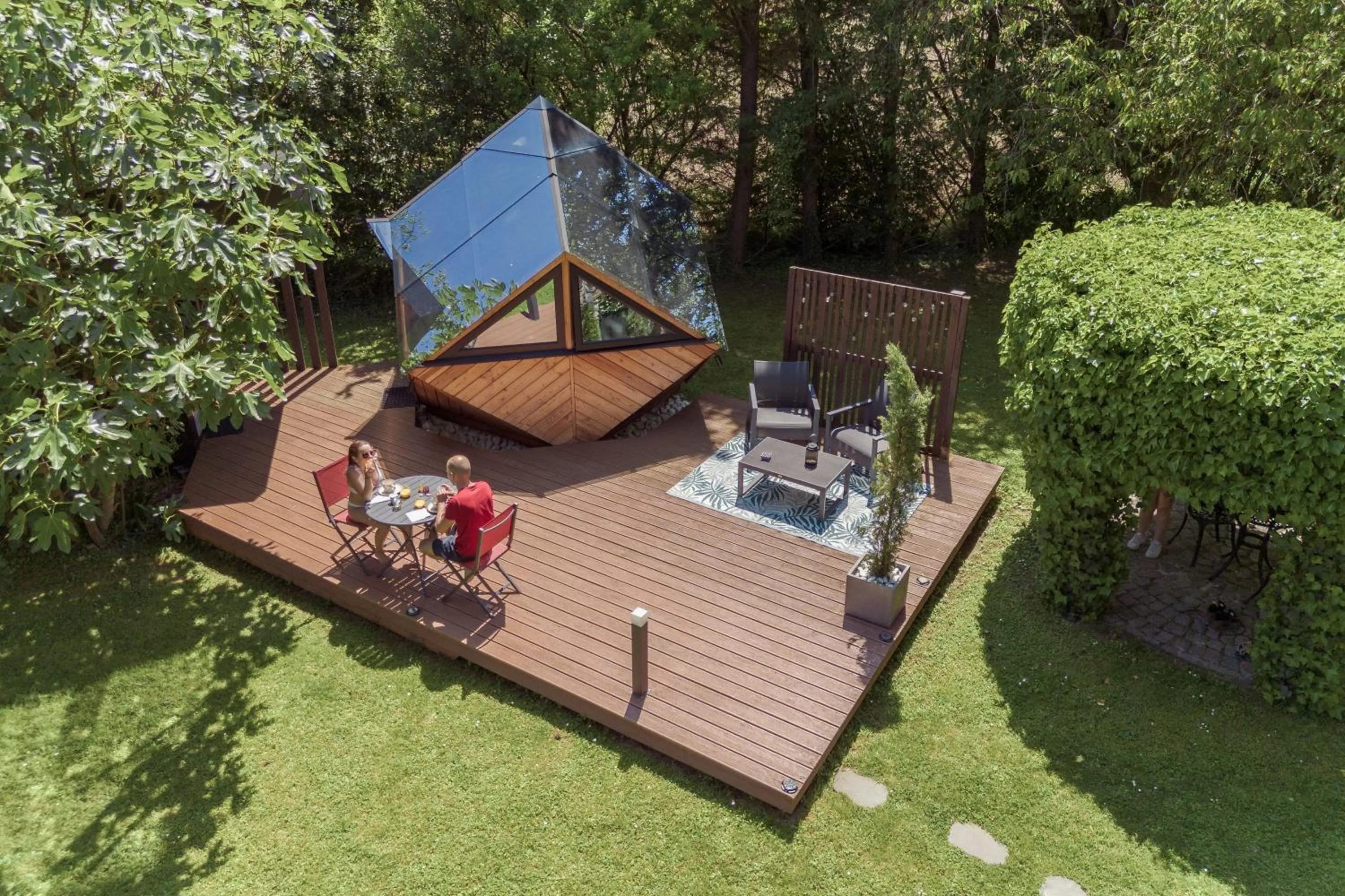 Patio in LA RÉSERVE DE L'AUBE - Hébergements insolites Luxe et Design