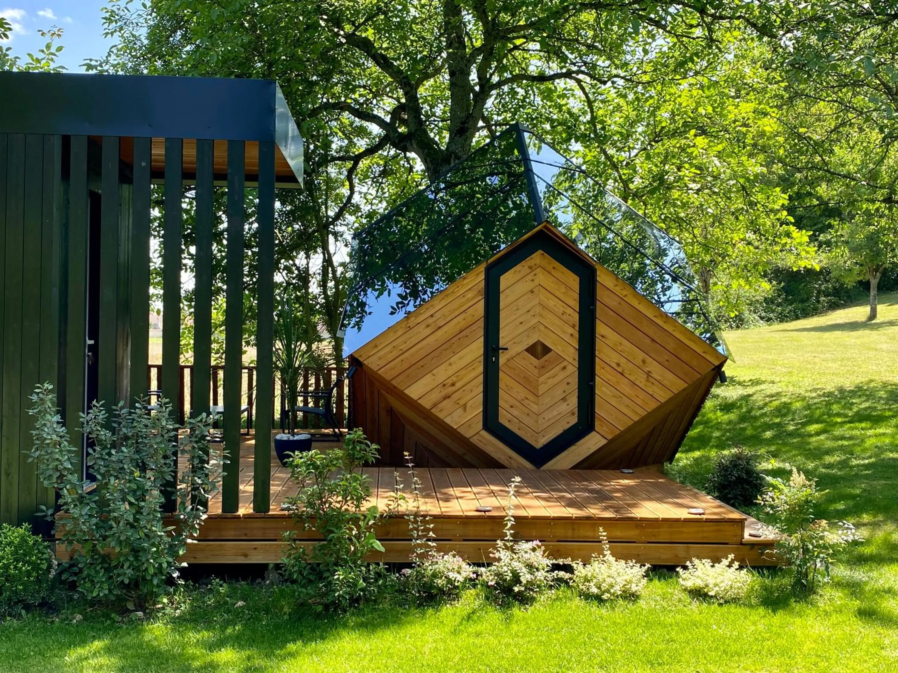 Garden in LA RÉSERVE DE L'AUBE - Hébergements insolites Luxe et Design