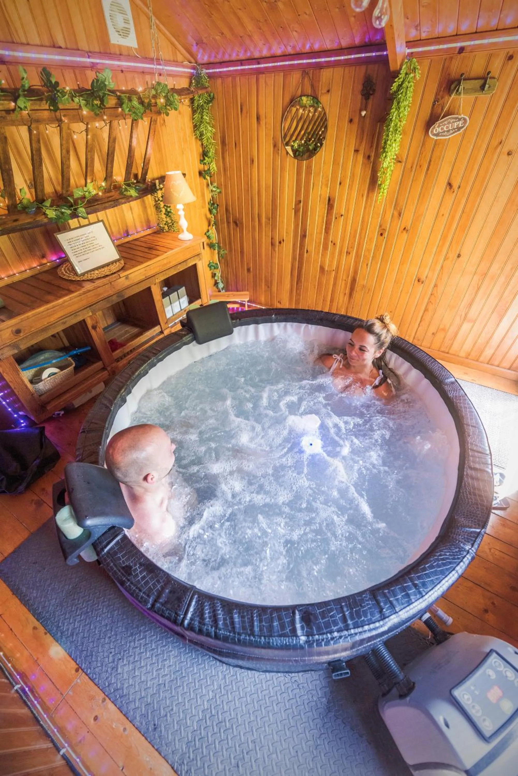 Hot Tub in LA RÉSERVE DE L'AUBE - Hébergements insolites Luxe et Design