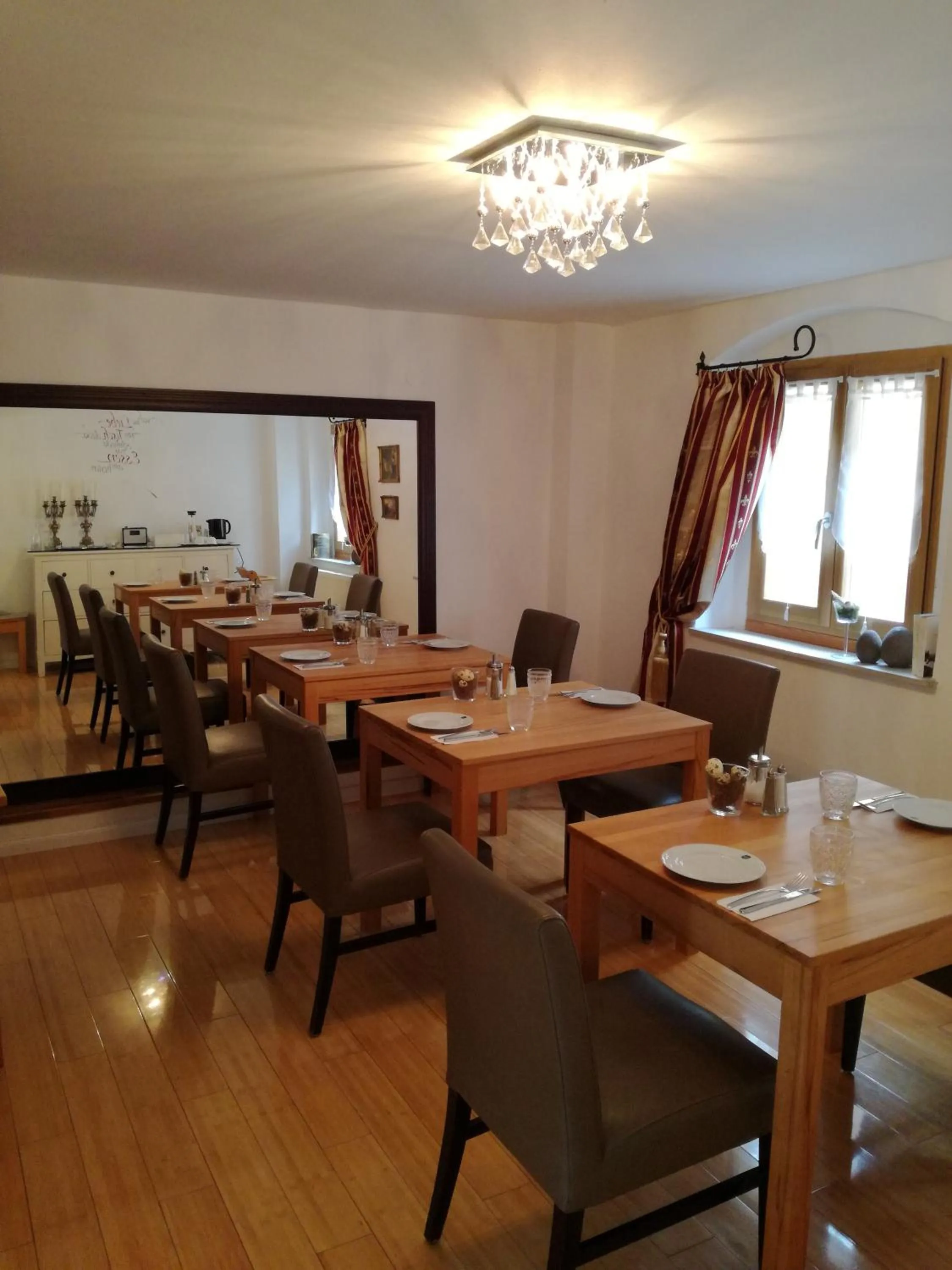 Food and drinks in Castle Hotel