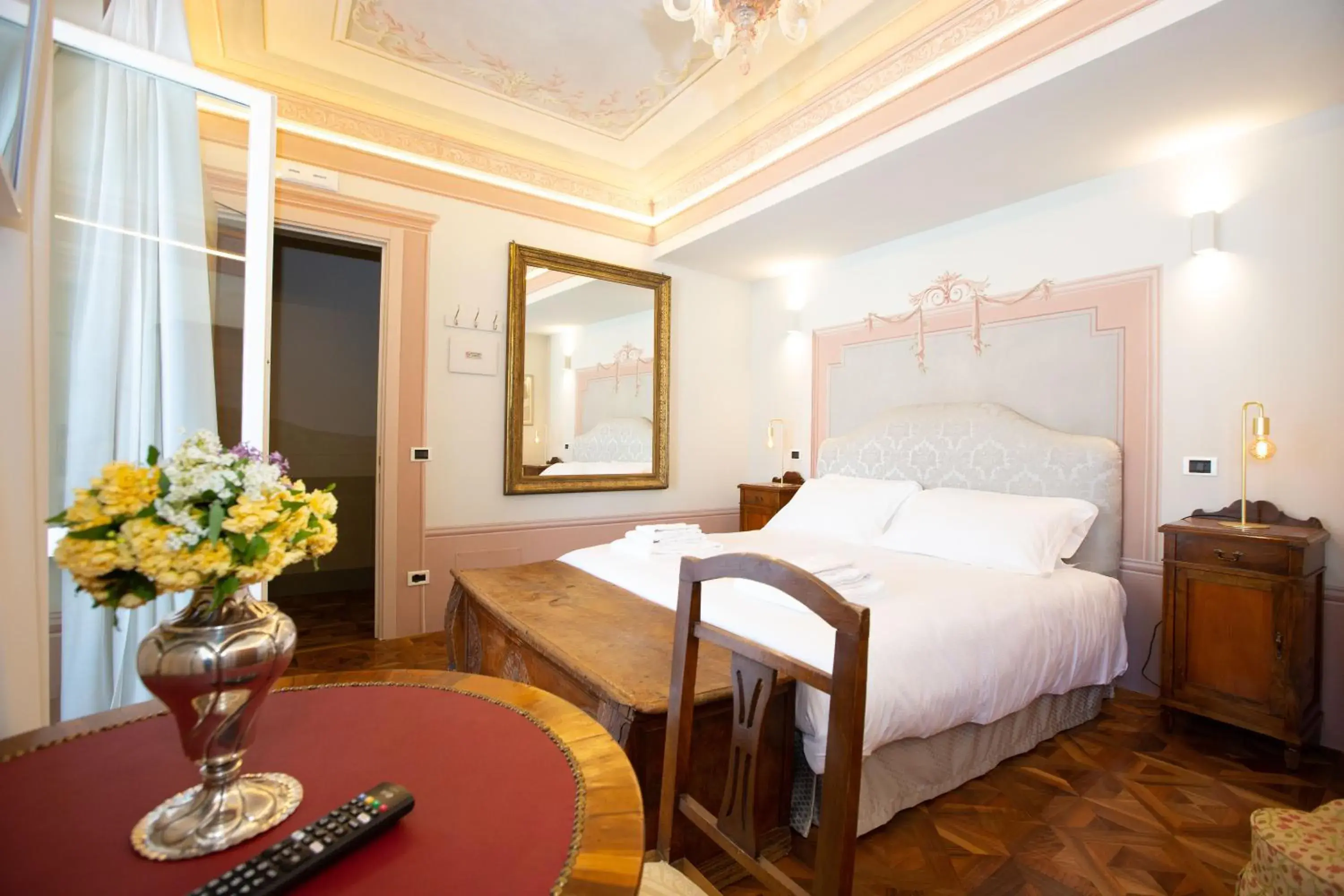 Junior Suite with Balcony in Villa Tortorelli Junior Suite with Balcony in Villa Tortorelli