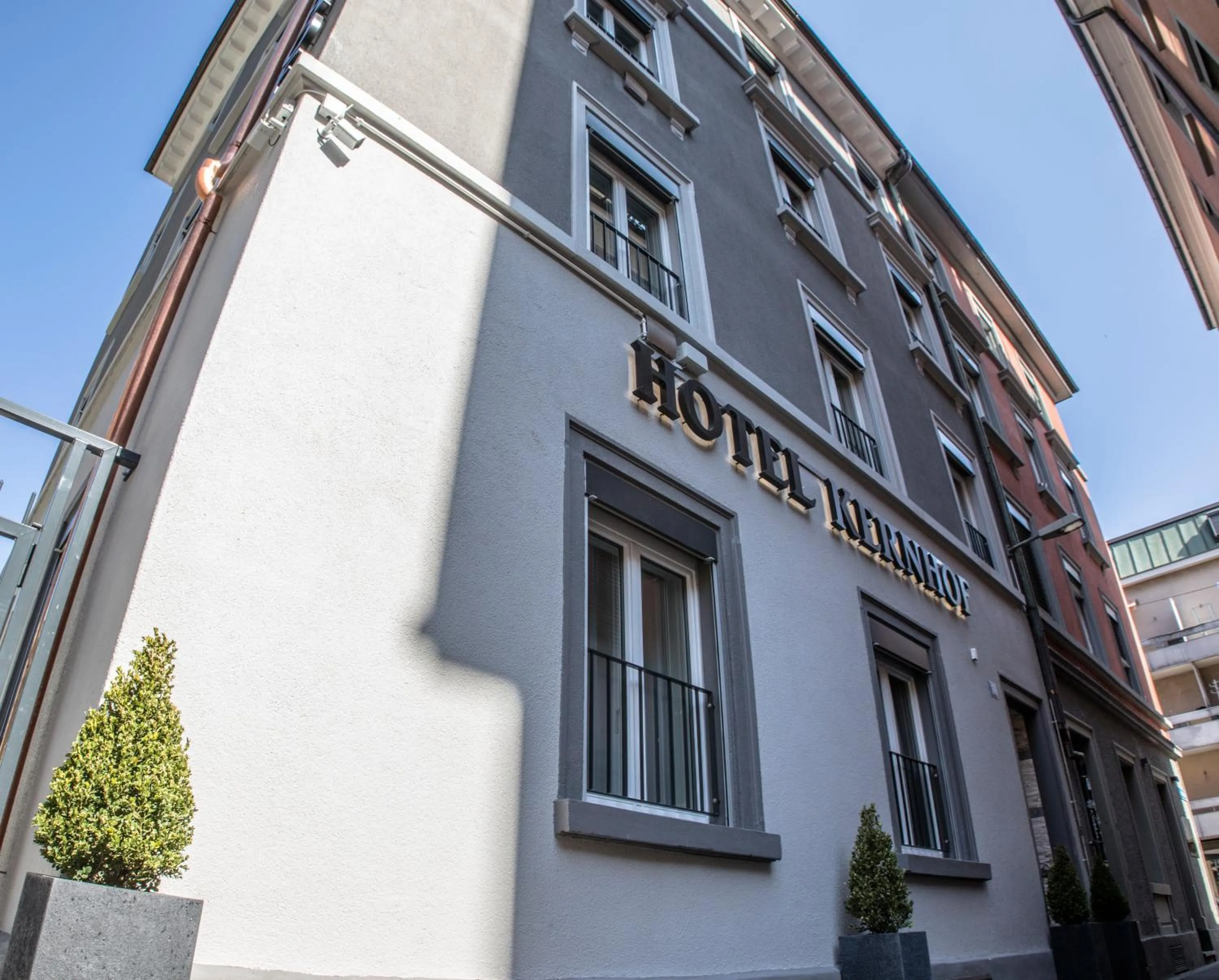 Property building in Self Check-In Hotel Kernhof Langstrasse