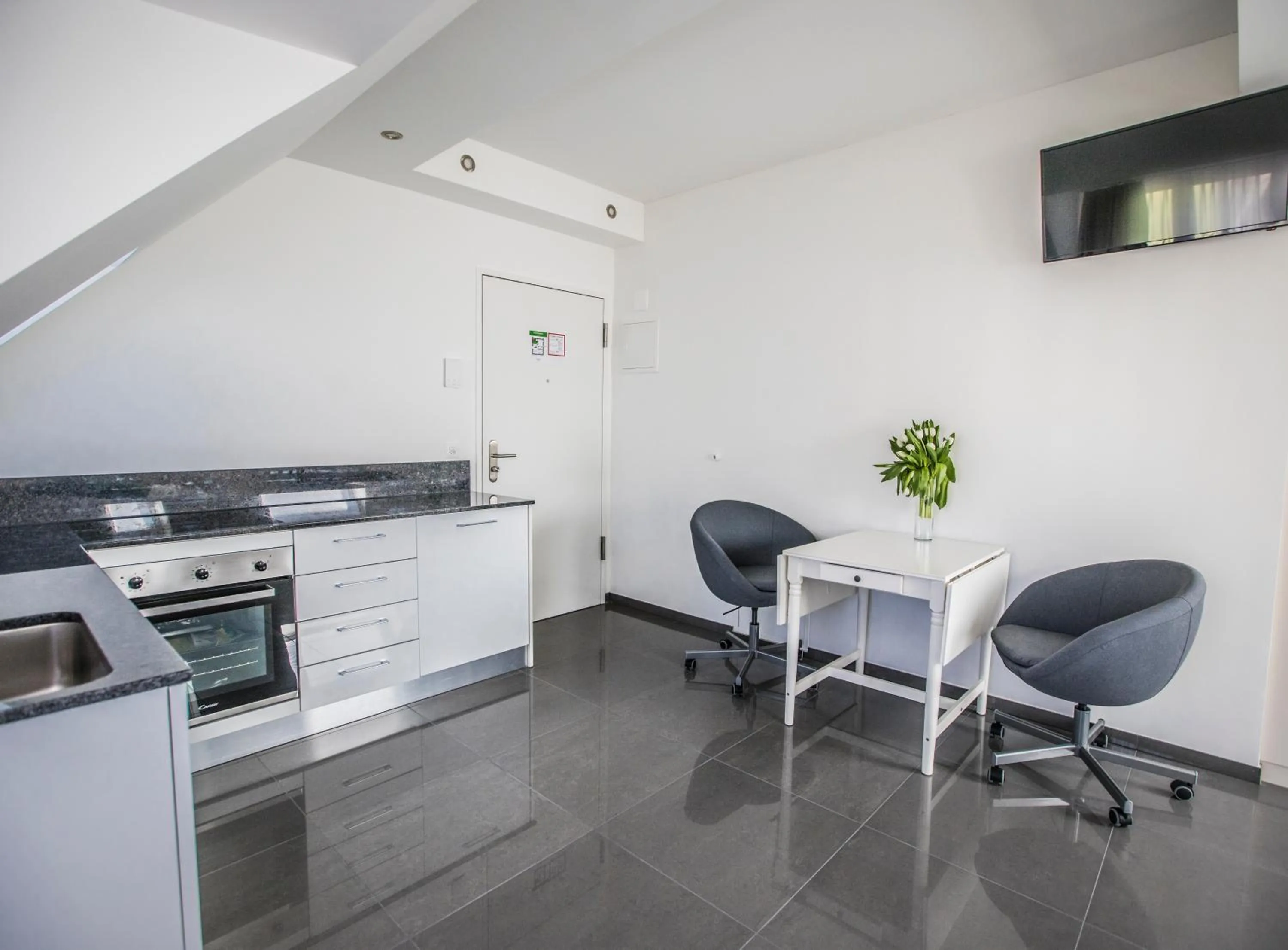 Kitchen or kitchenette in Self Check-In Hotel Kernhof Langstrasse