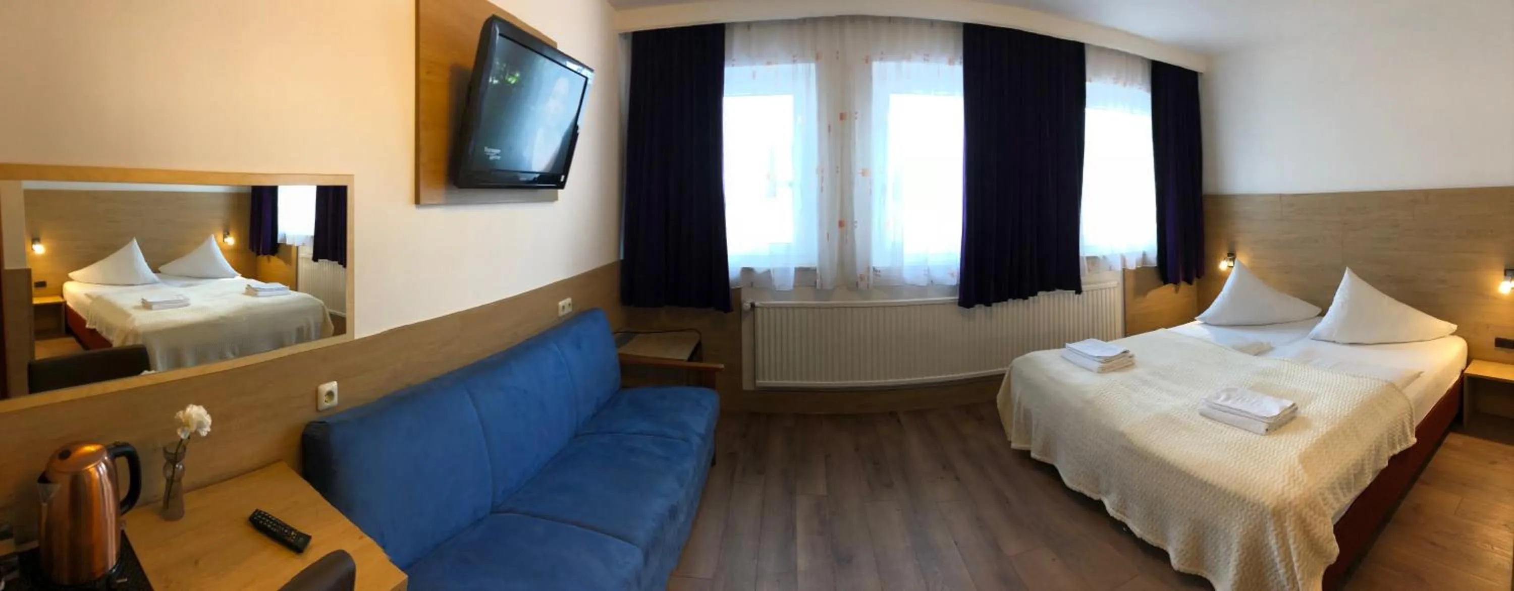 Shower, Bed in Hotel Vogelweiderhof