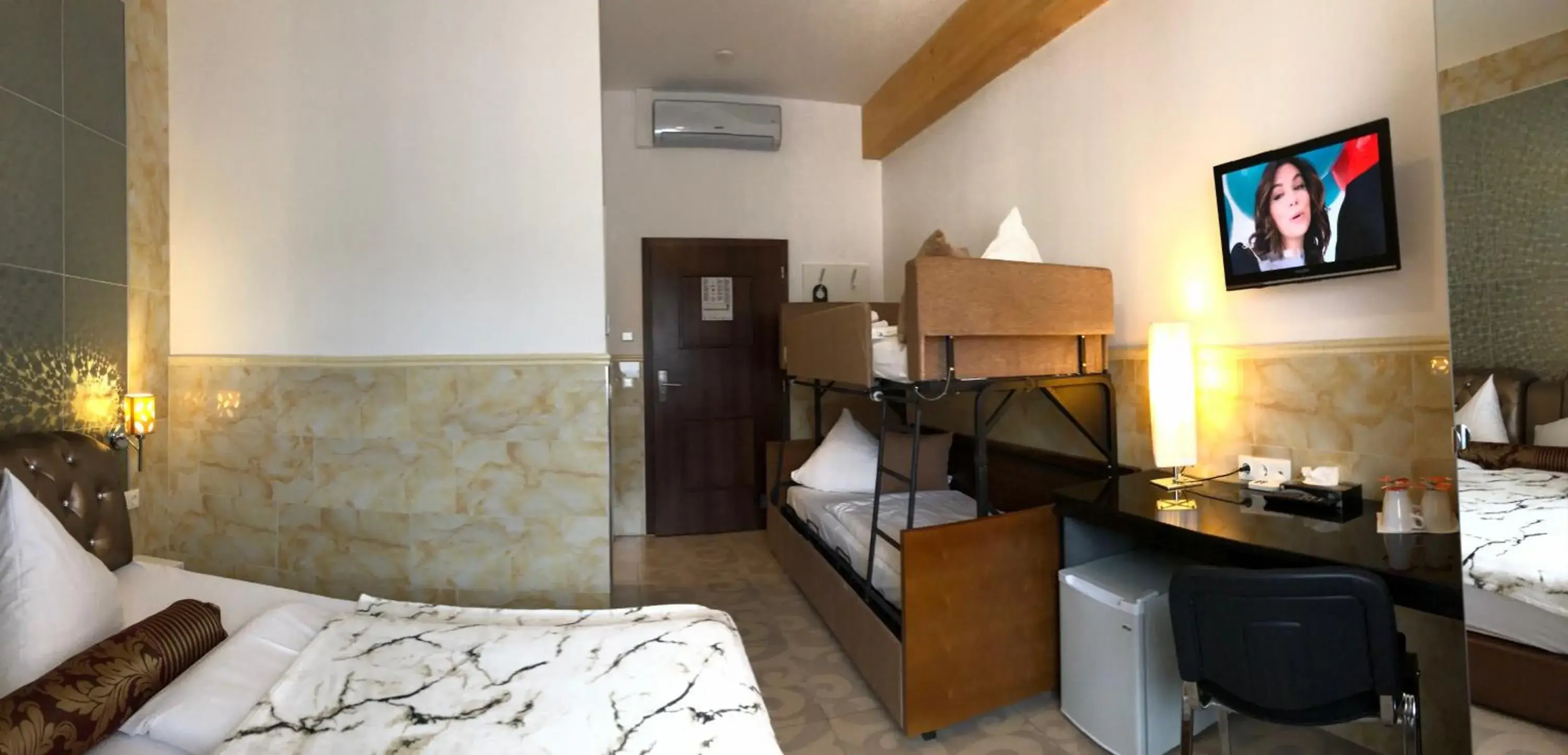 Family Room with Bunk Bed in Hotel Vogelweiderhof Family Room with Bunk Bed in Hotel Vogelweiderhof